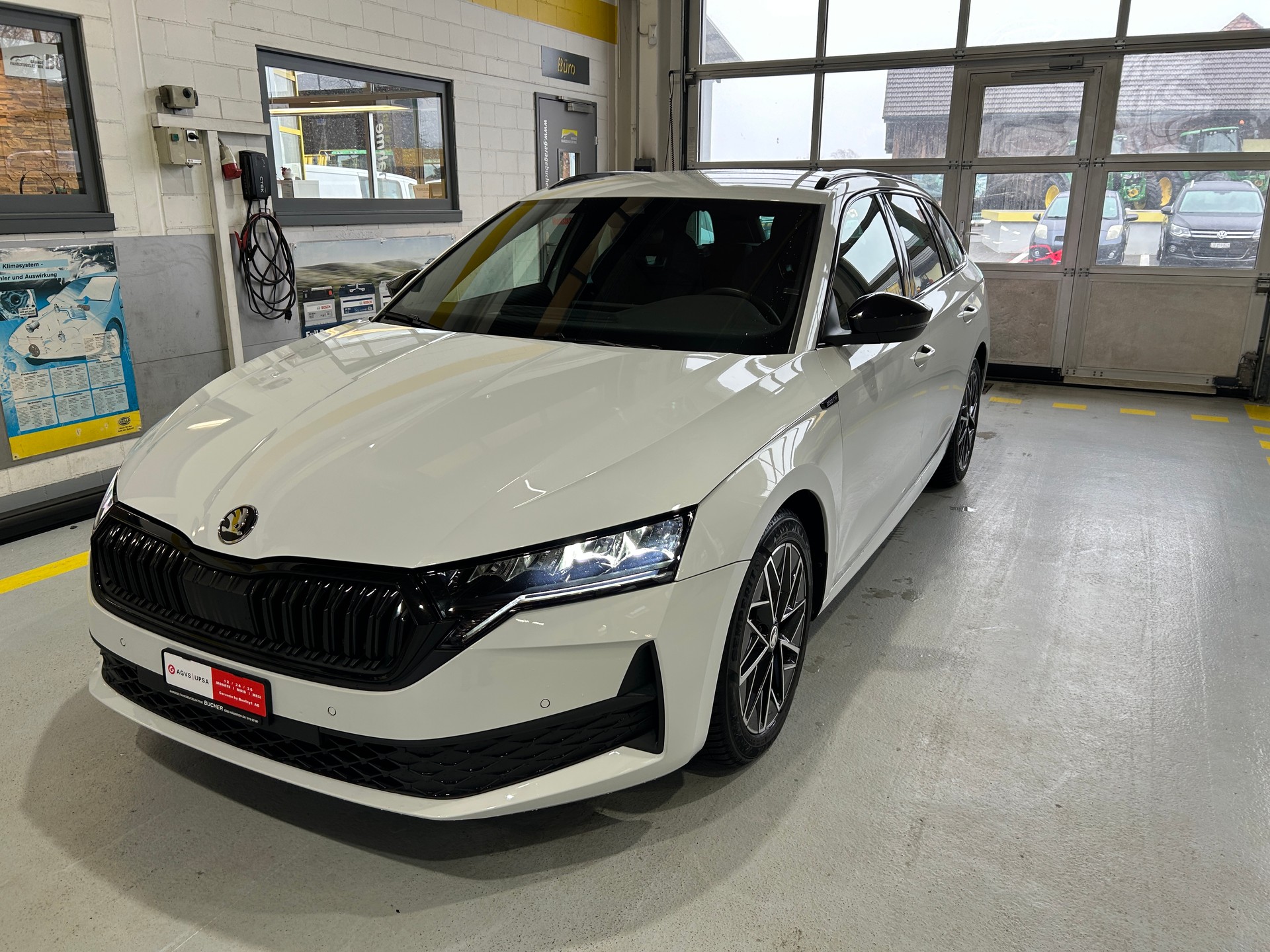 SKODA Octavia Combi 1.5 TSI mHEV DSG Sport Line-image-1