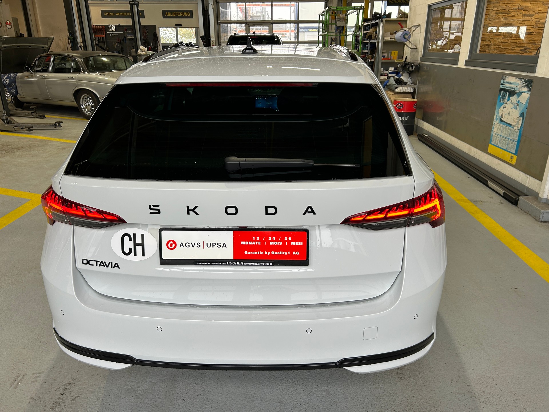 SKODA Octavia Combi 1.5 TSI mHEV DSG Sport Line-image-2