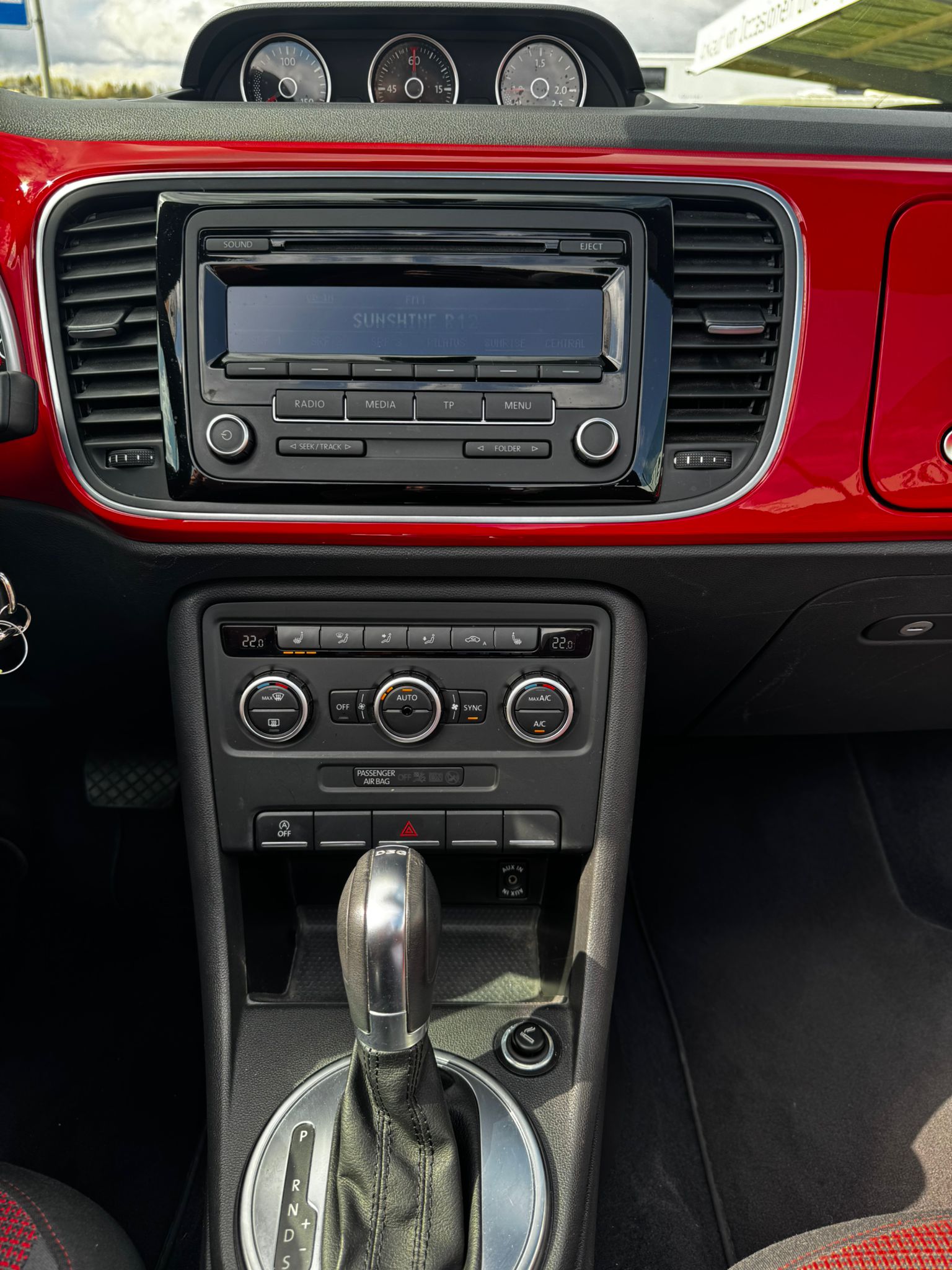 VW Beetle Cabrio 1.6 TDI BMT Design DSG-image-9