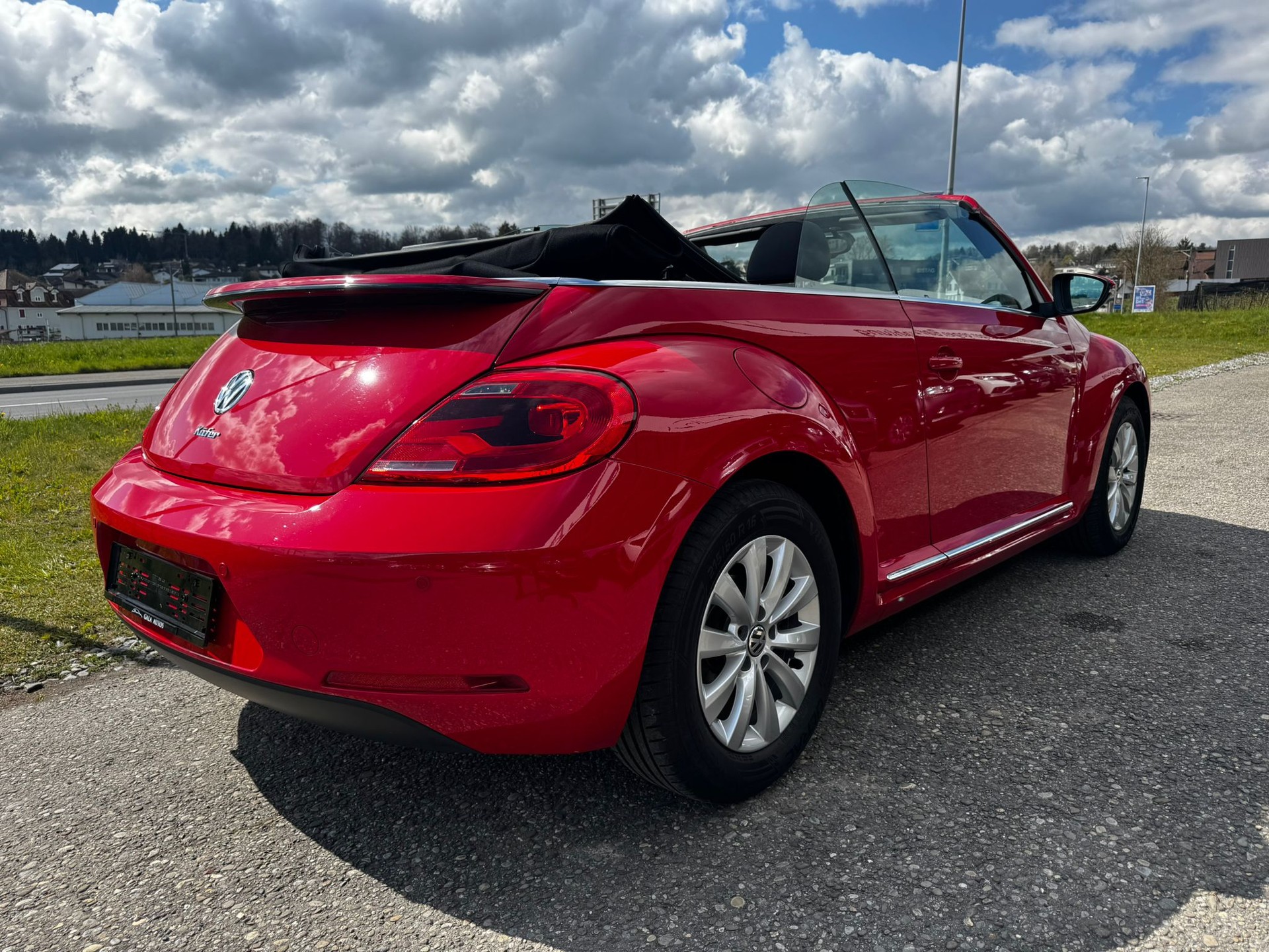 VW Beetle Cabrio 1.6 TDI BMT Design DSG-image-3