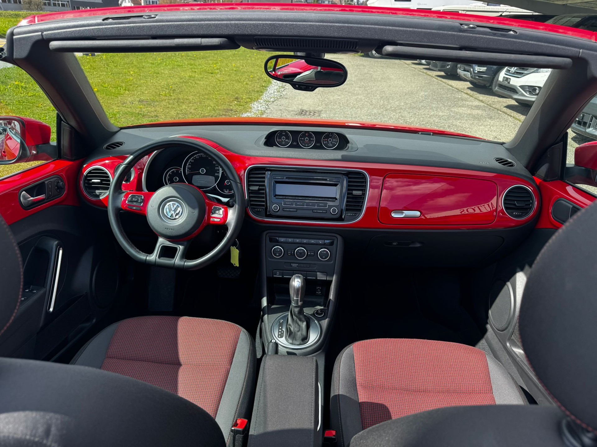 VW Beetle Cabrio 1.6 TDI BMT Design DSG-image-8