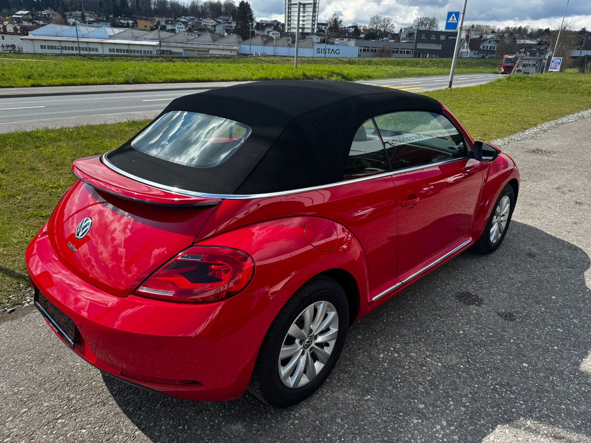 VW Beetle Cabrio 1.6 TDI BMT Design DSG-image-14