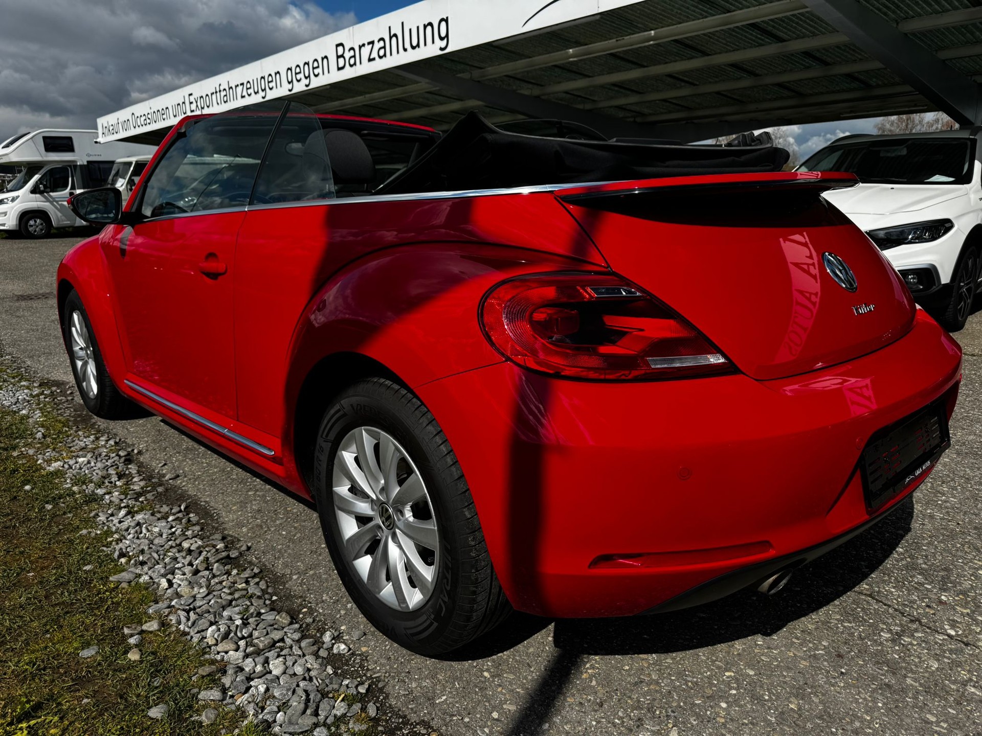 VW Beetle Cabrio 1.6 TDI BMT Design DSG-image-5