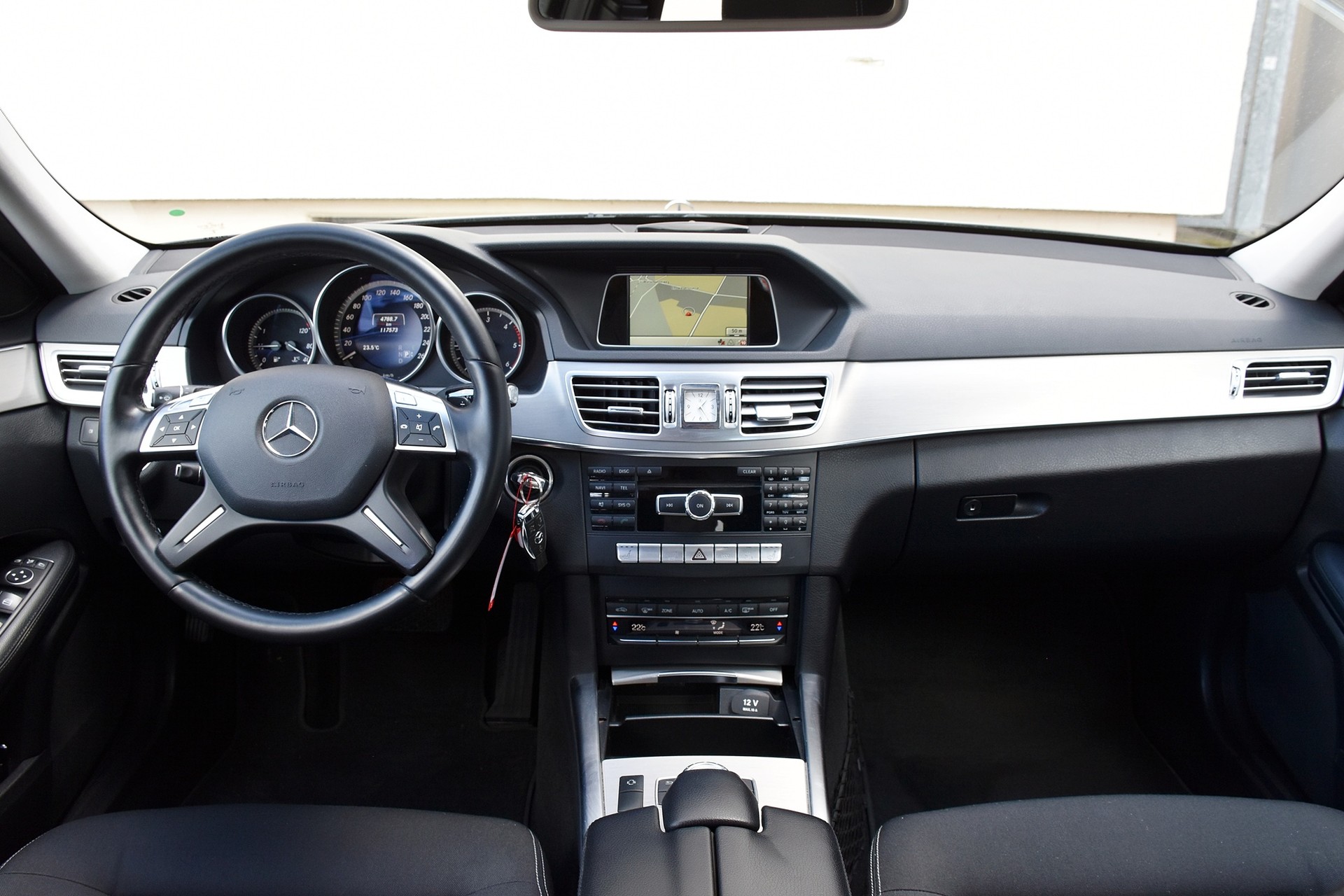 MERCEDES-BENZ E 220 CDI 7G-Tronic Classic-image-8