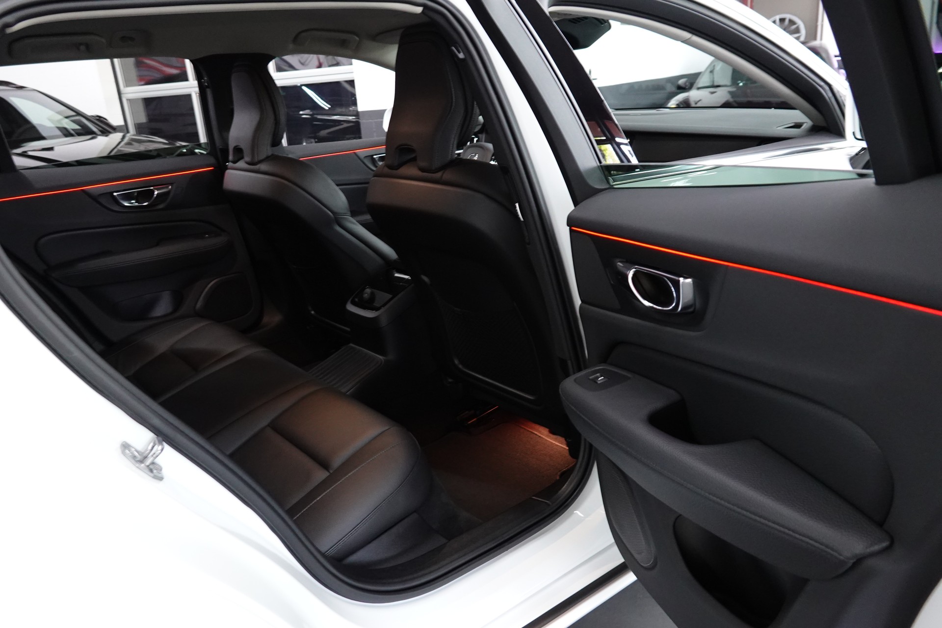 VOLVO V60 T6 eAWD TWIN ENGINE INSCRIPTION GEARTRONIC CH-FZ-image-36