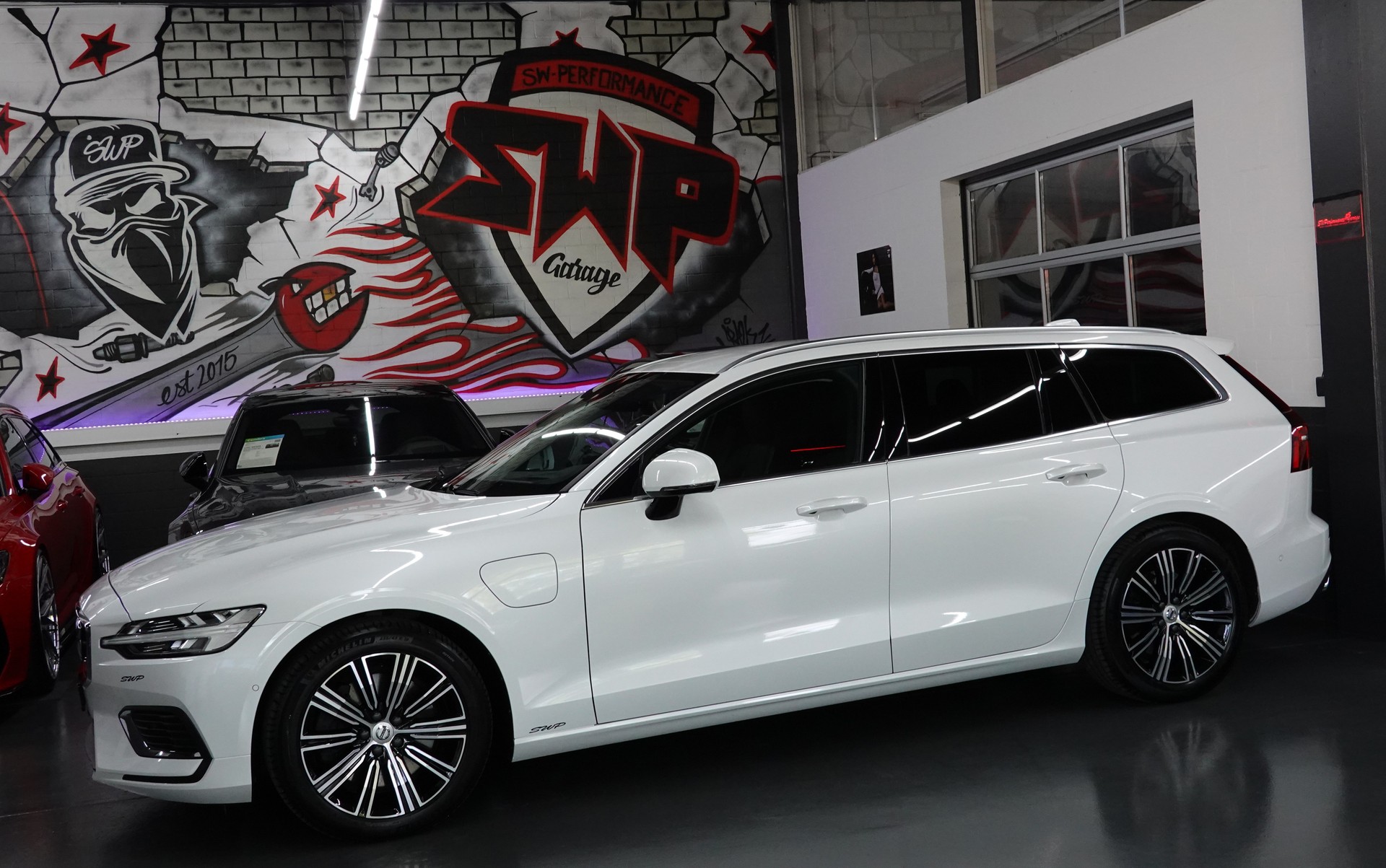 VOLVO V60 T6 eAWD TWIN ENGINE INSCRIPTION GEARTRONIC CH-FZ-showroom-element-1