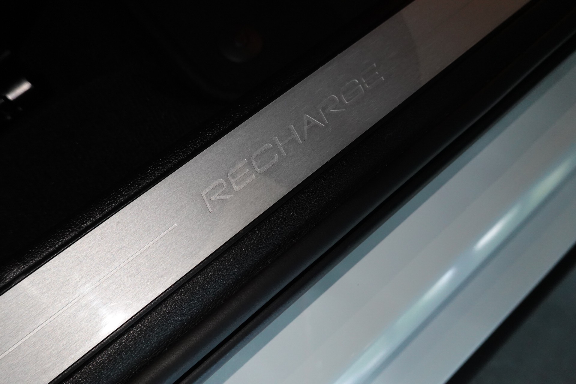 VOLVO V60 T6 eAWD TWIN ENGINE INSCRIPTION GEARTRONIC CH-FZ-image-42