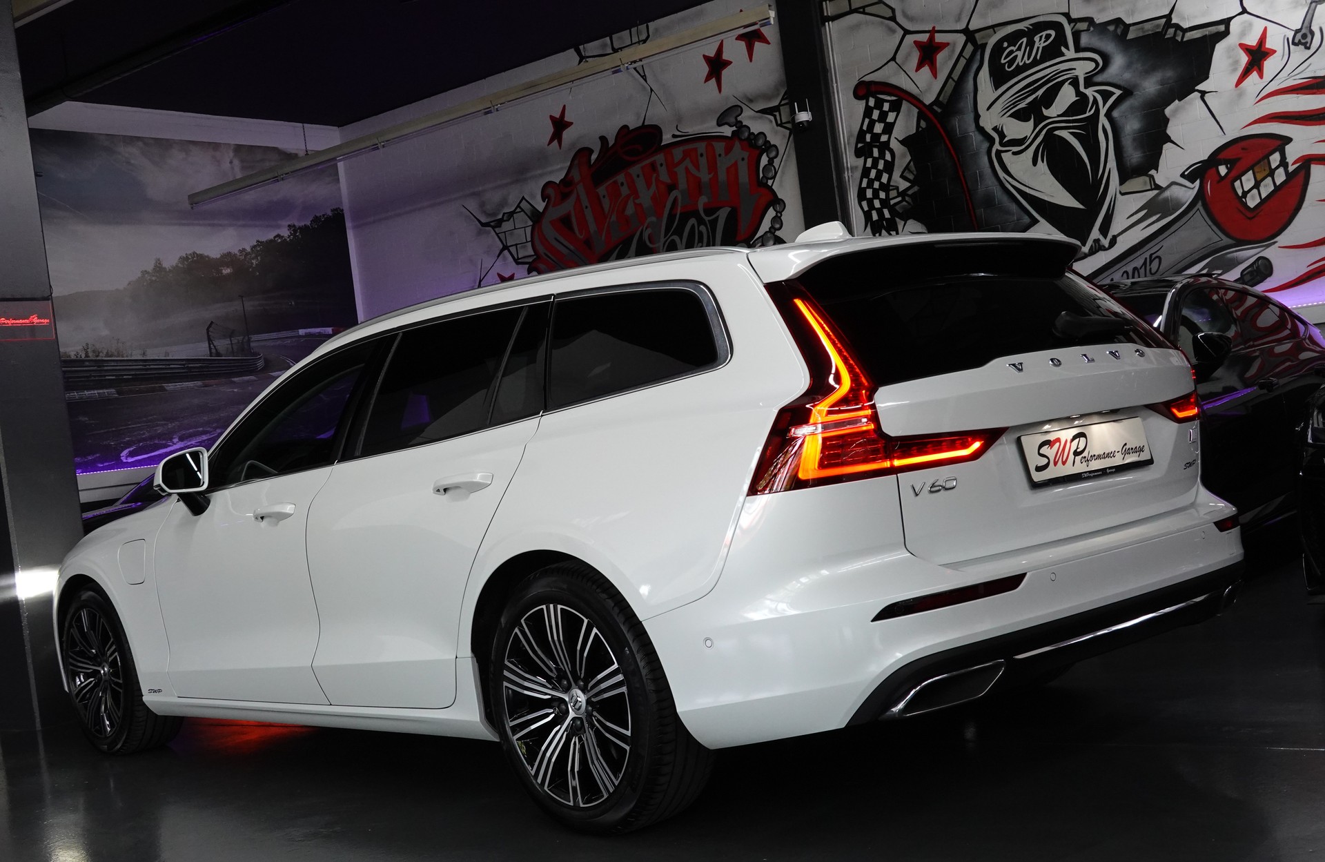 VOLVO V60 T6 eAWD TWIN ENGINE INSCRIPTION GEARTRONIC CH-FZ-image-13