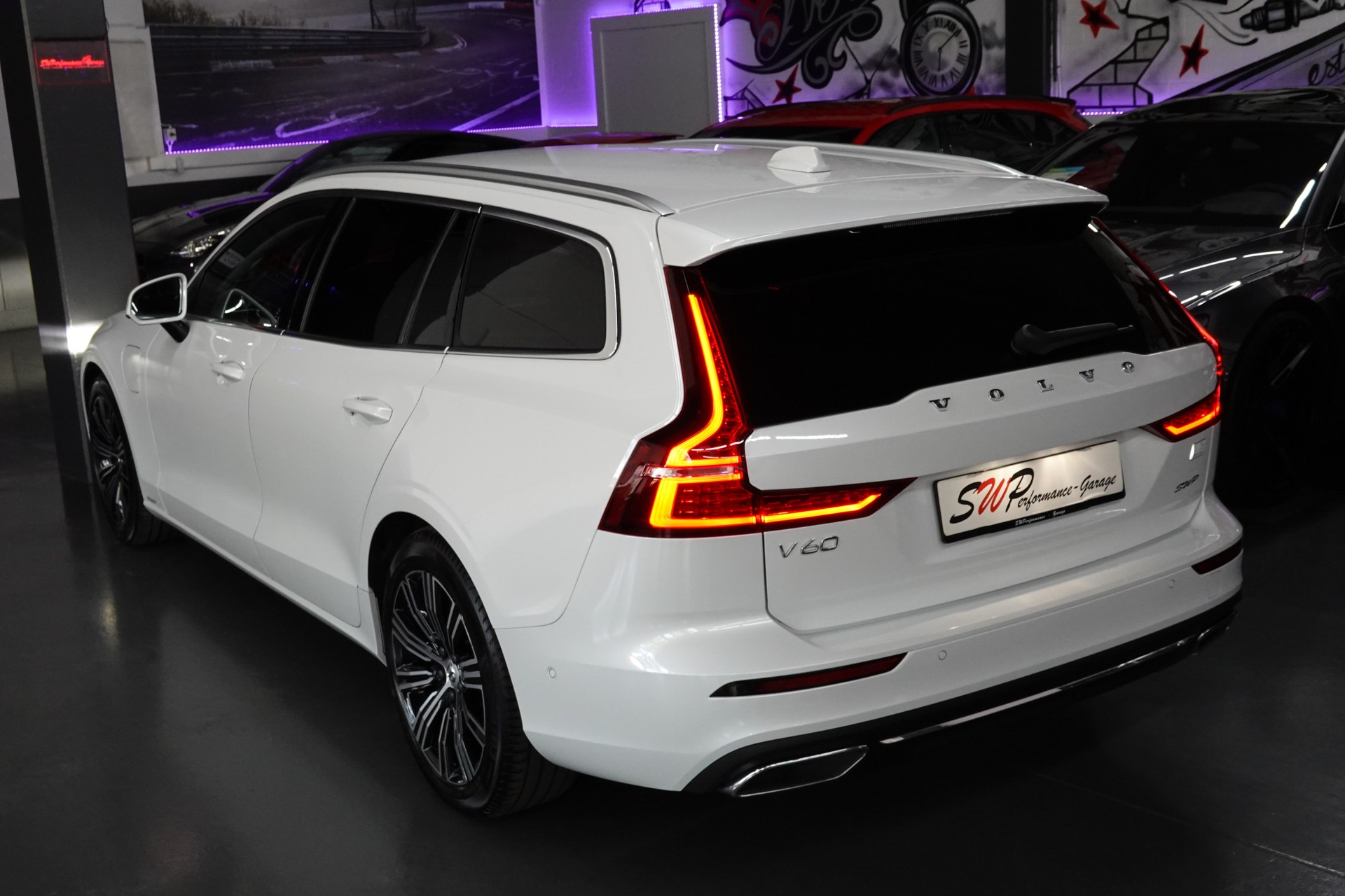 VOLVO V60 T6 eAWD TWIN ENGINE INSCRIPTION GEARTRONIC CH-FZ-image-9