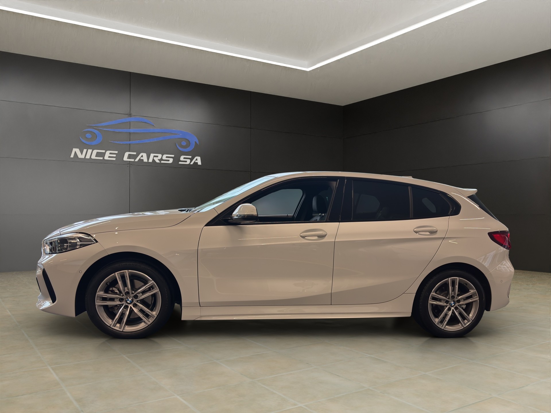 BMW 118d M Sport-showroom-element-3