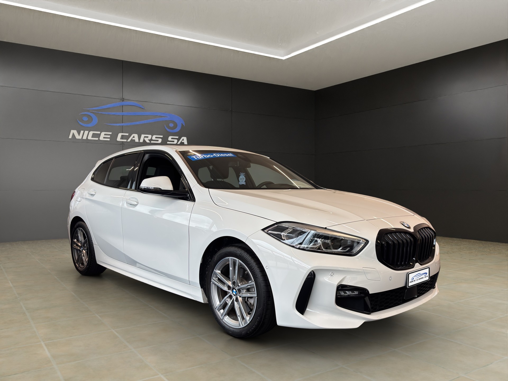 BMW 118d M Sport-showroom-element-1