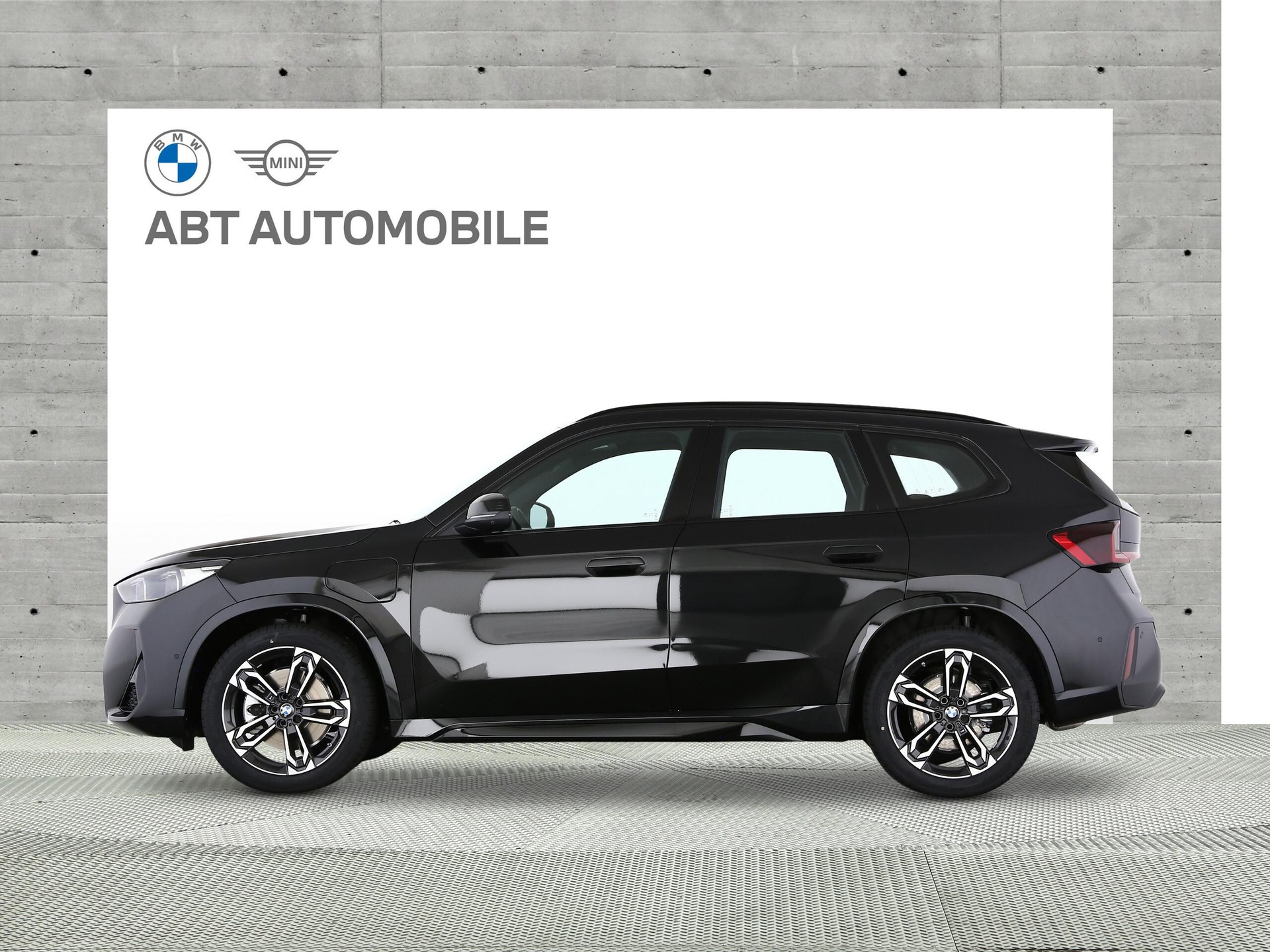 BMW X1 30e xDrive paddles-showroom-element-1
