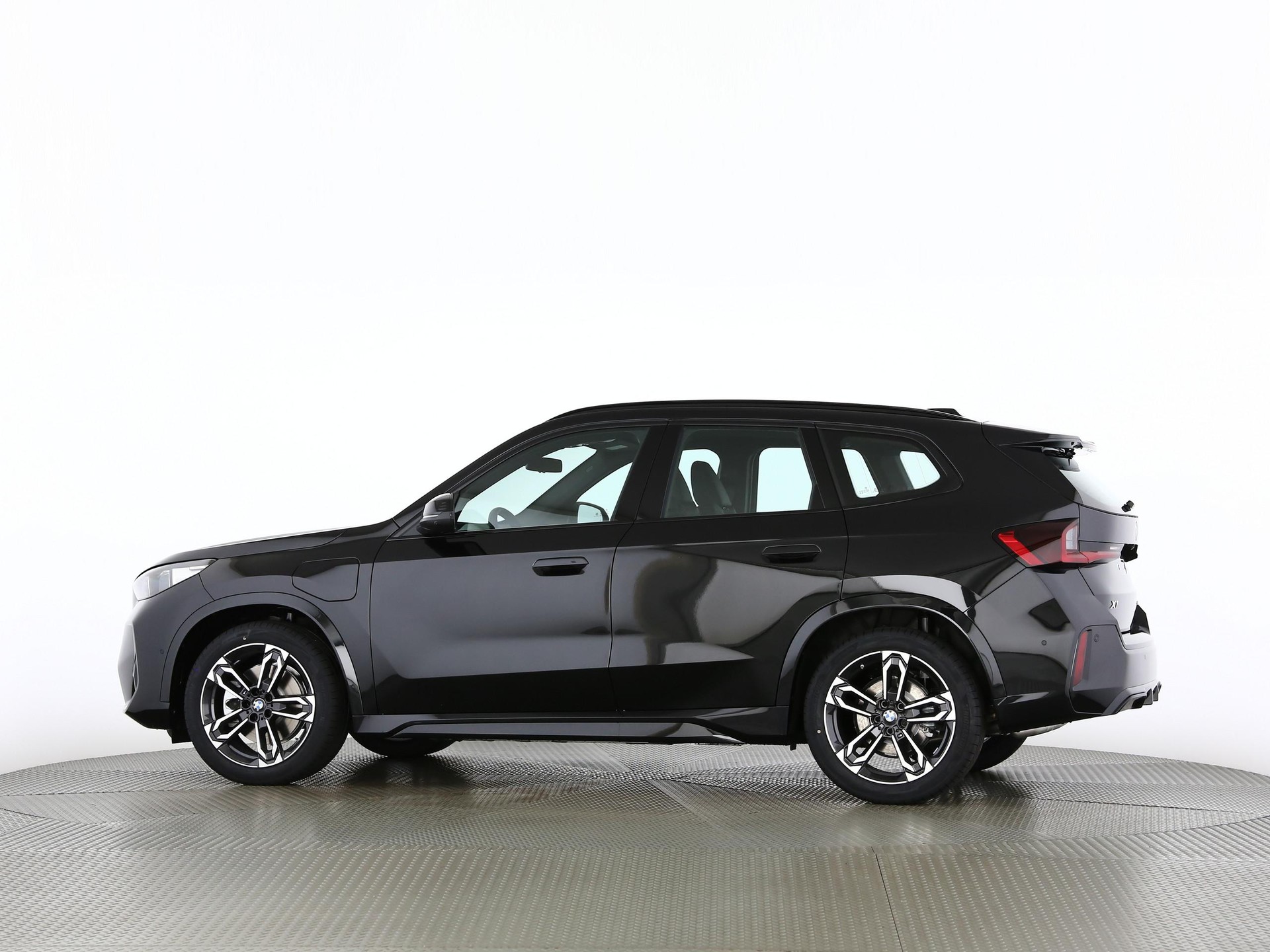 BMW X1 30e xDrive paddles-image-12
