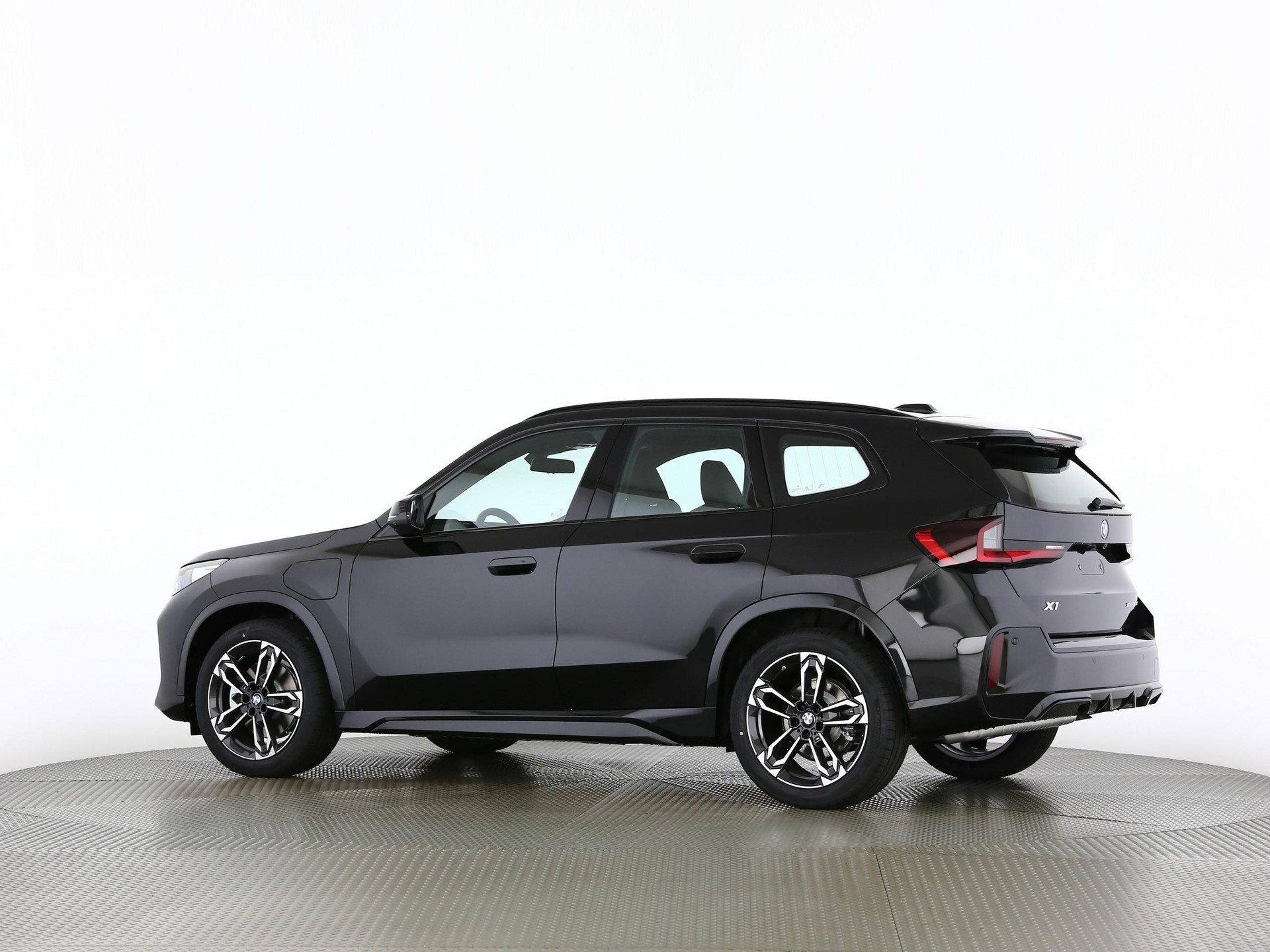 BMW X1 30e xDrive paddles-image-13