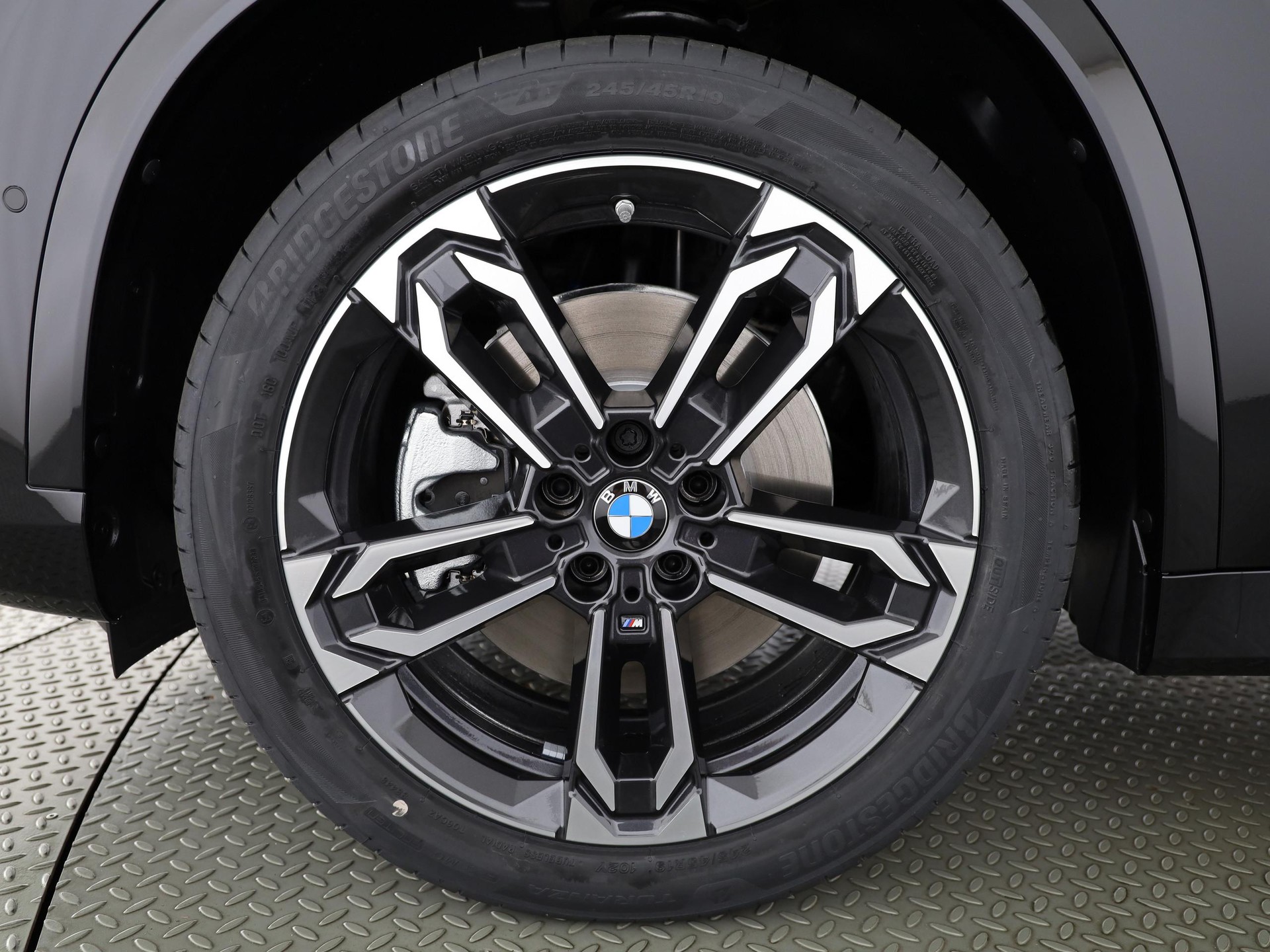 BMW X1 30e xDrive paddles-showroom-element-3