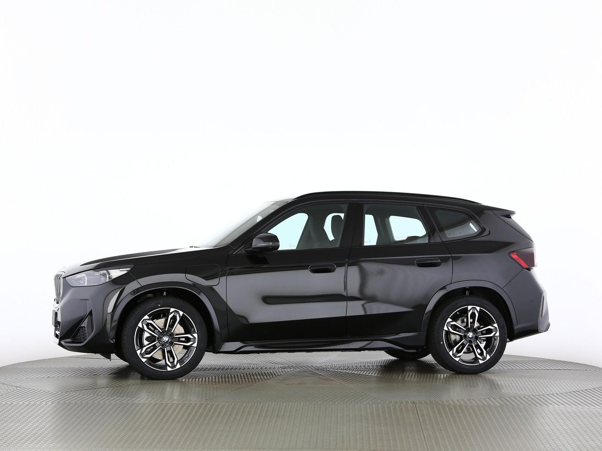 BMW X1 30e xDrive paddles-image-10