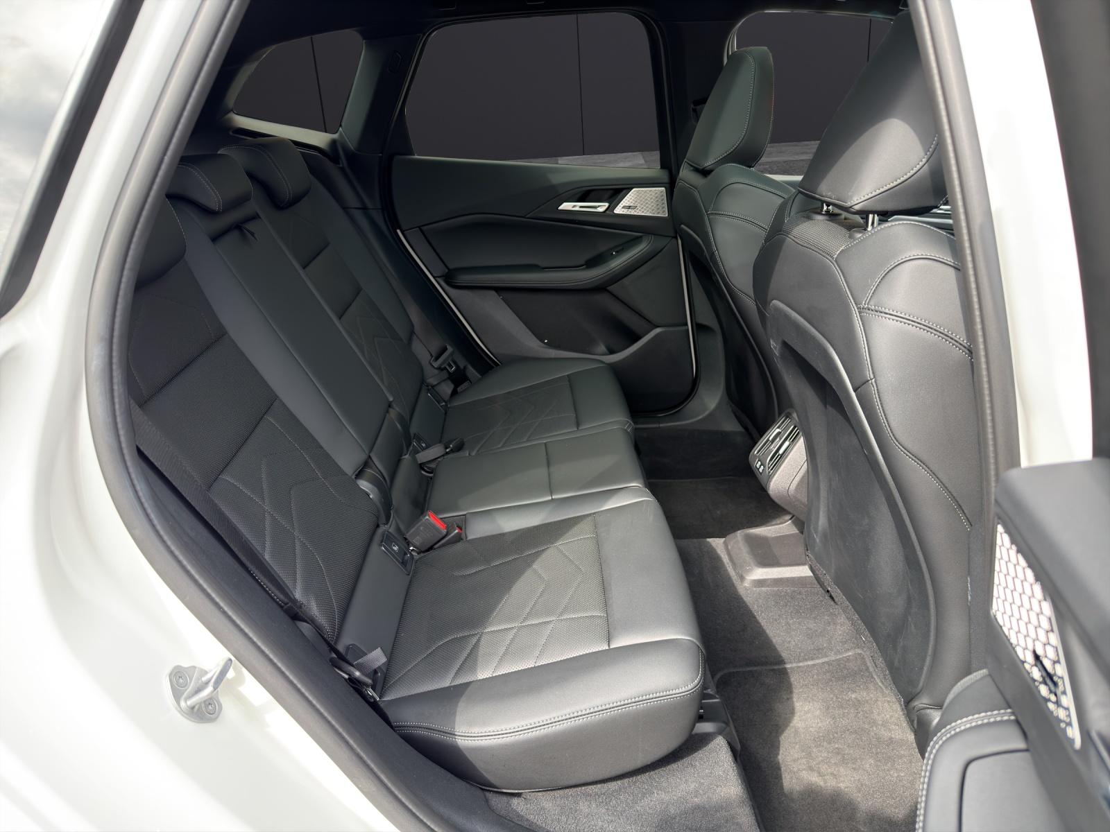 BMW 223d xDrive Active Tourer-image-13
