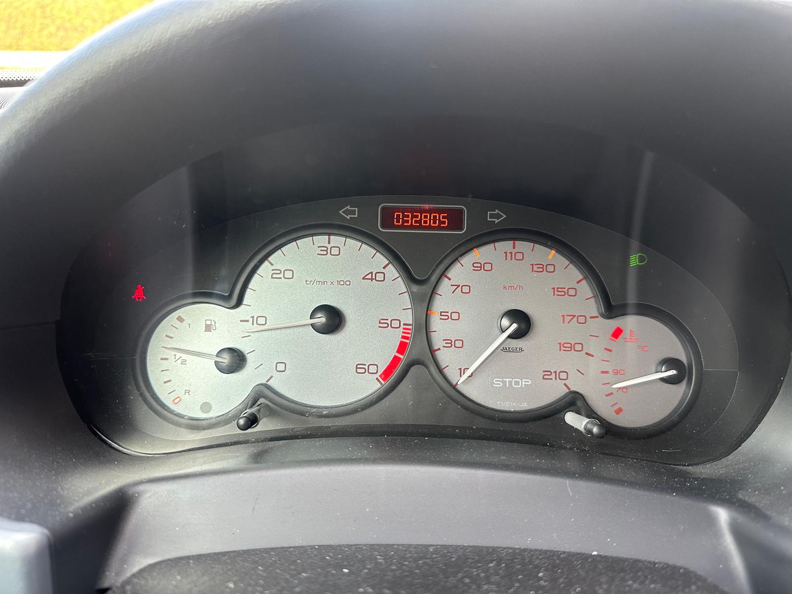 PEUGEOT Partner 2.0 HDI XT-image-6