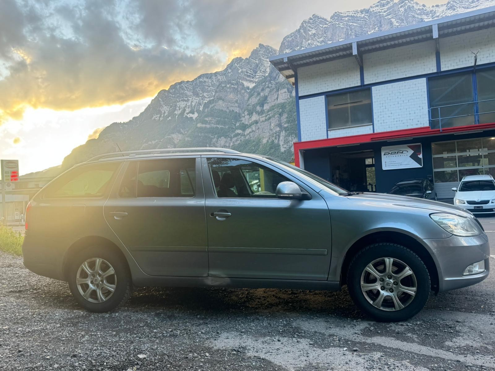 SKODA Octavia Combi 1.6 TDI Elegance 4x4-image-3