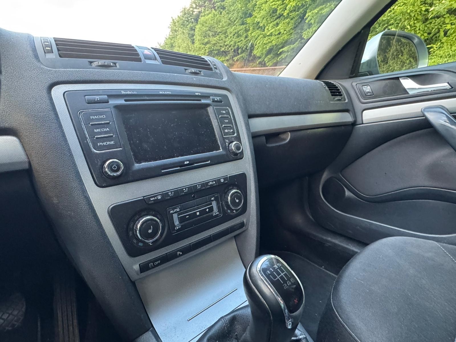 SKODA Octavia Combi 1.6 TDI Elegance 4x4-image-13