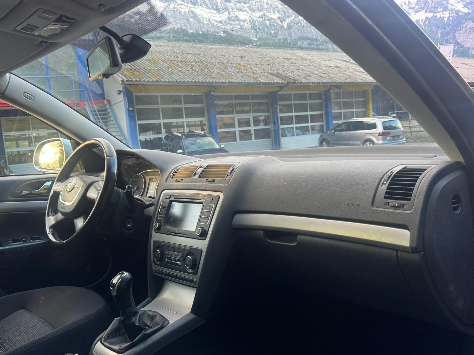 SKODA Octavia Combi 1.6 TDI Elegance 4x4-image-12