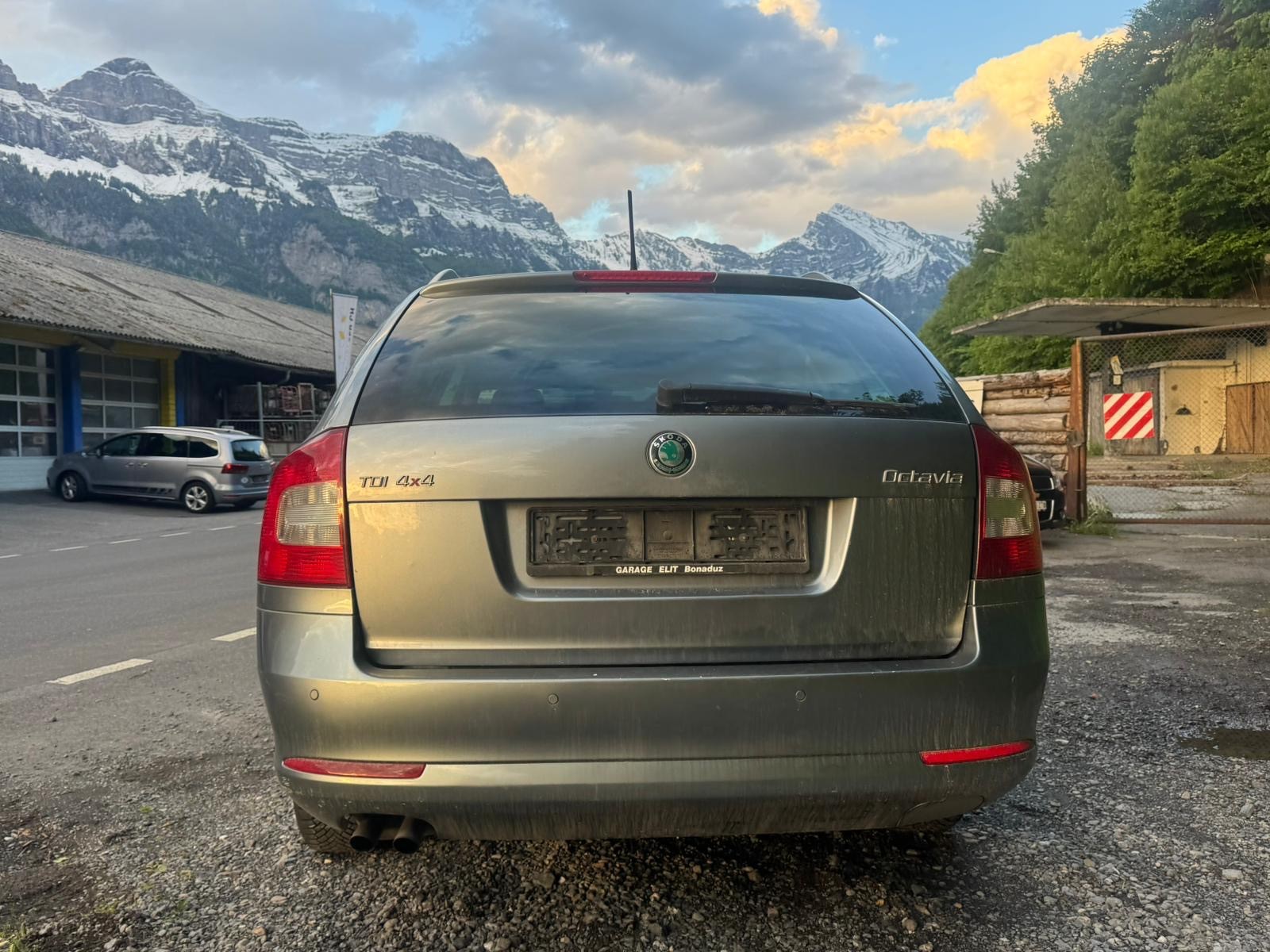 SKODA Octavia Combi 1.6 TDI Elegance 4x4-image-6