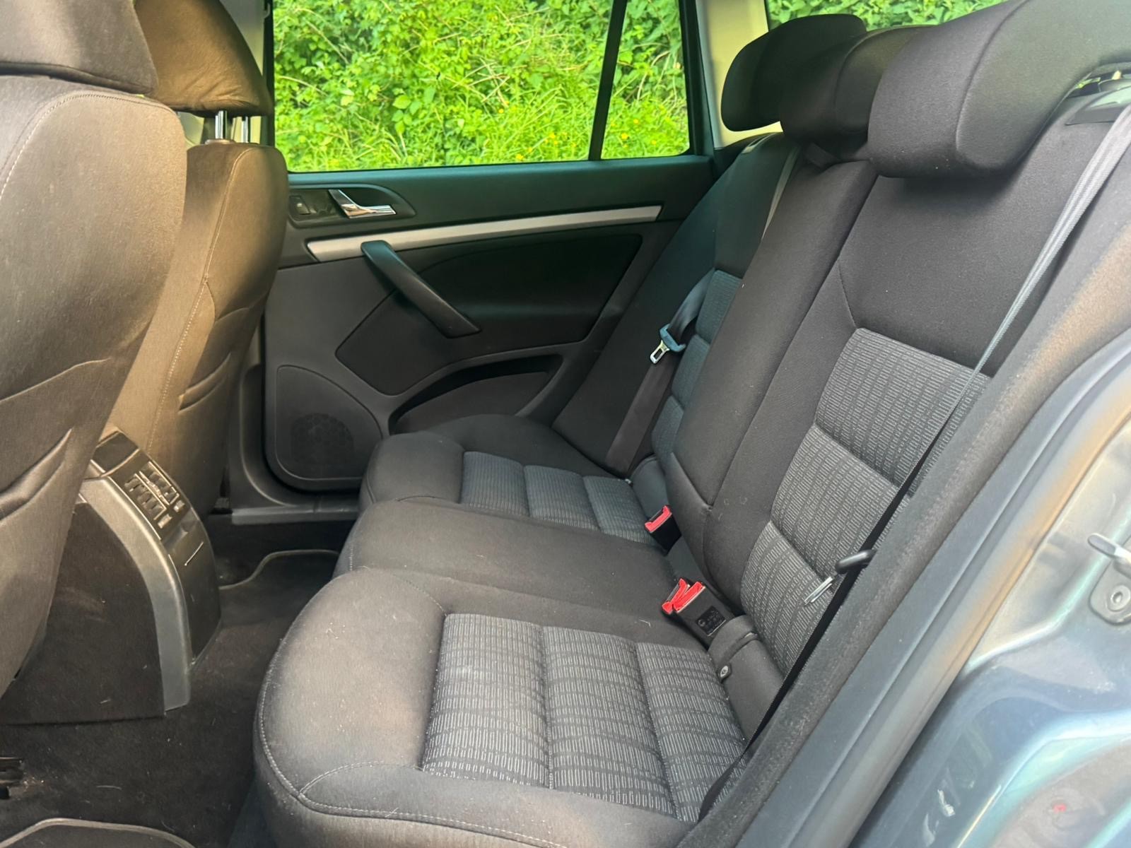 SKODA Octavia Combi 1.6 TDI Elegance 4x4-image-10