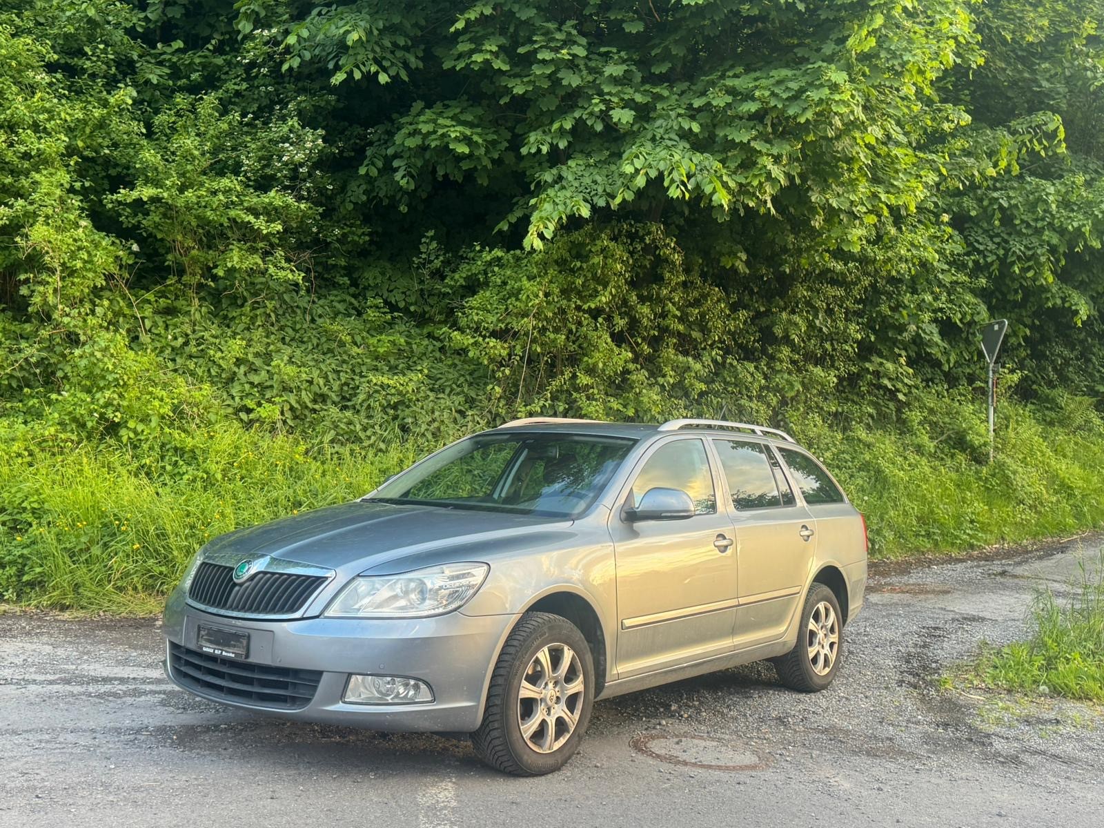 SKODA Octavia Combi 1.6 TDI Elegance 4x4-image-1