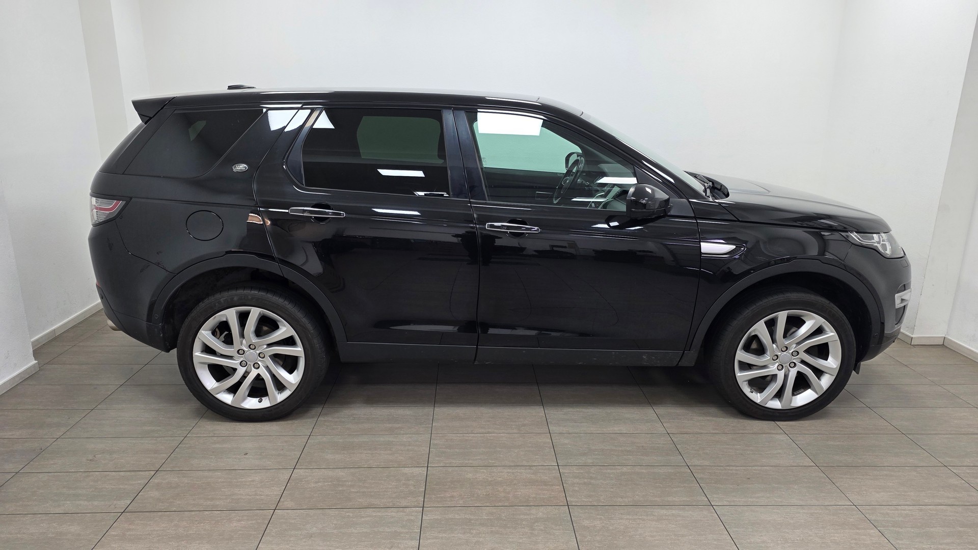 LAND ROVER Discovery Sport 2.0 TD4 HSE Luxury AT9-image-2