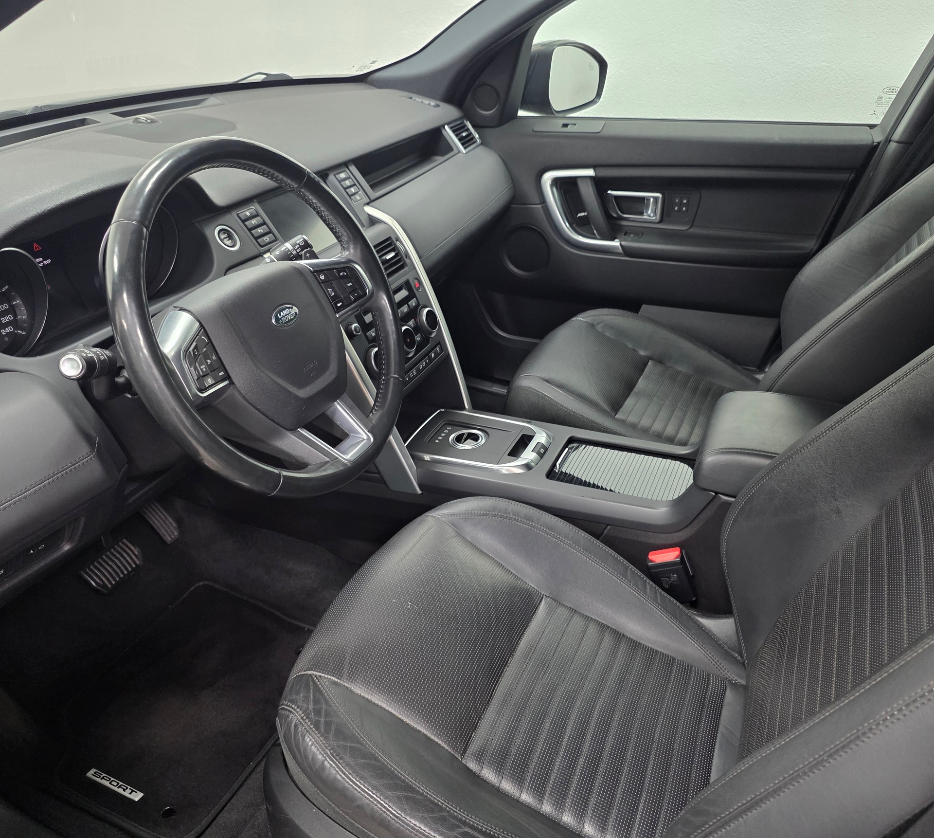 LAND ROVER Discovery Sport 2.0 TD4 HSE Luxury AT9-image-12