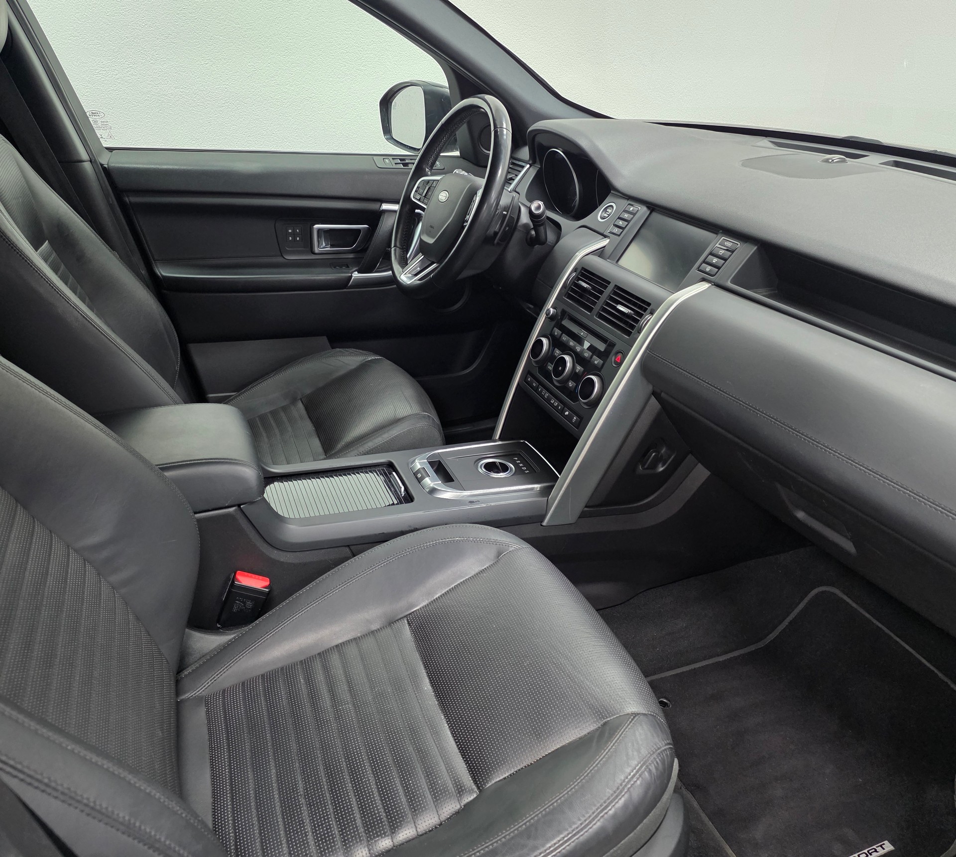 LAND ROVER Discovery Sport 2.0 TD4 HSE Luxury AT9-image-11