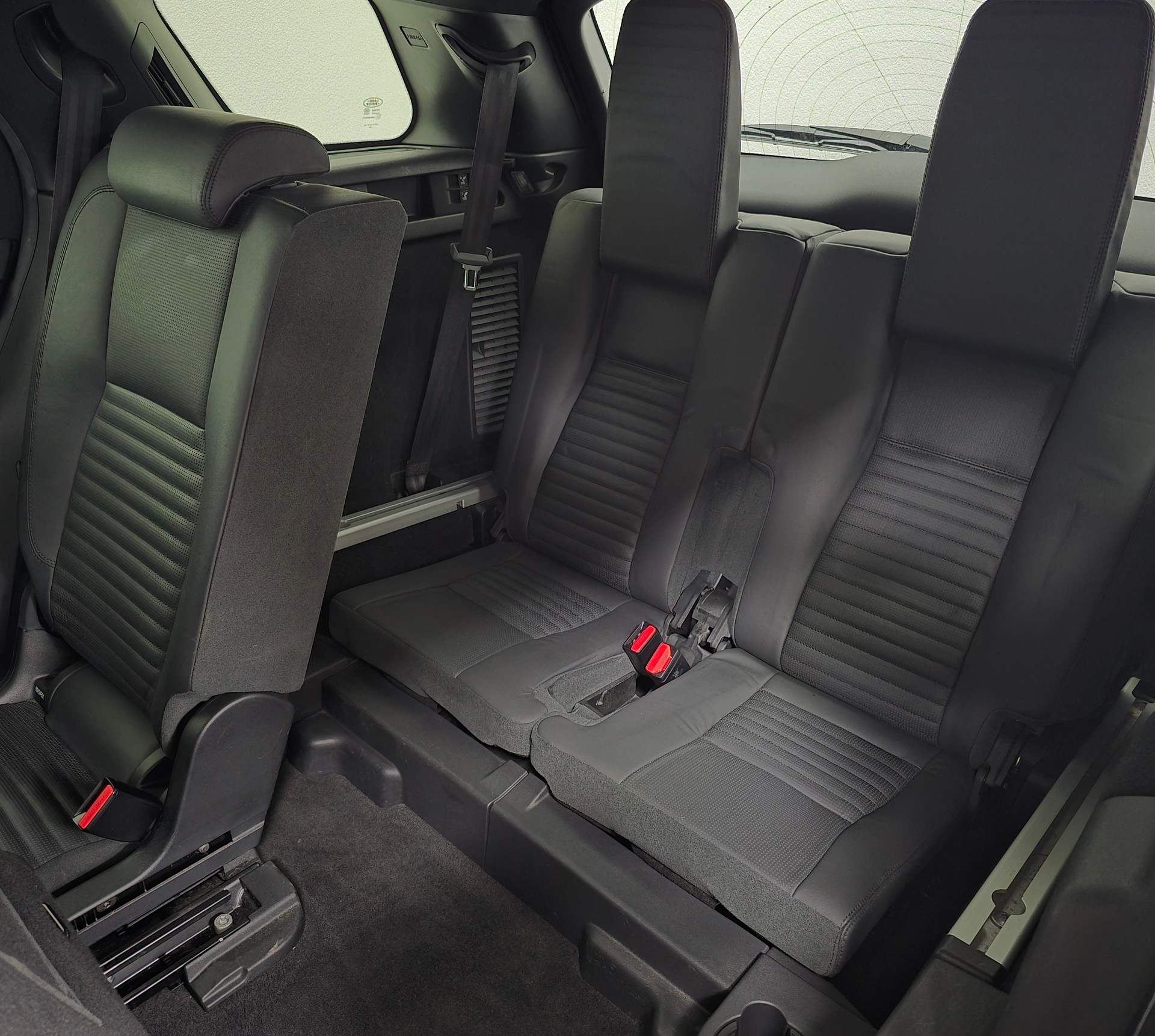 LAND ROVER Discovery Sport 2.0 TD4 HSE Luxury AT9-image-14