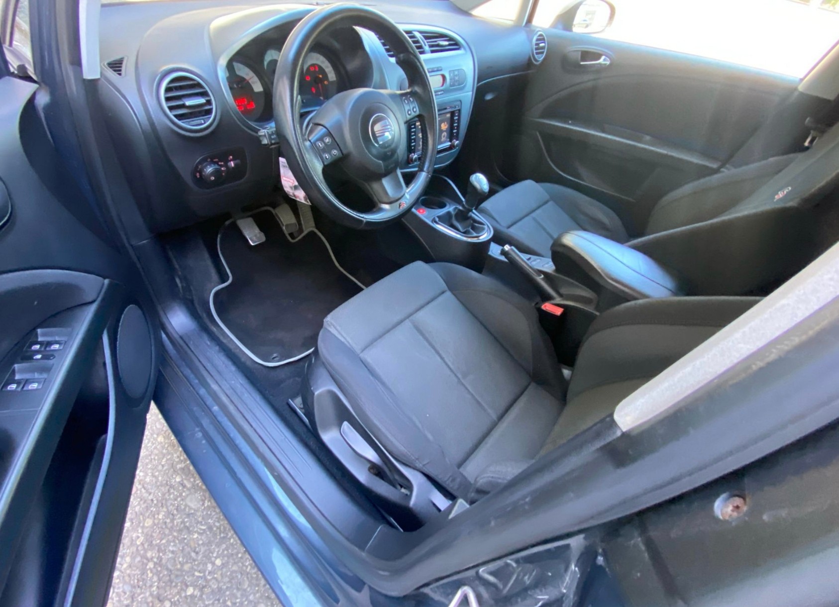 SEAT Leon 2.0 TSI FR-image-10