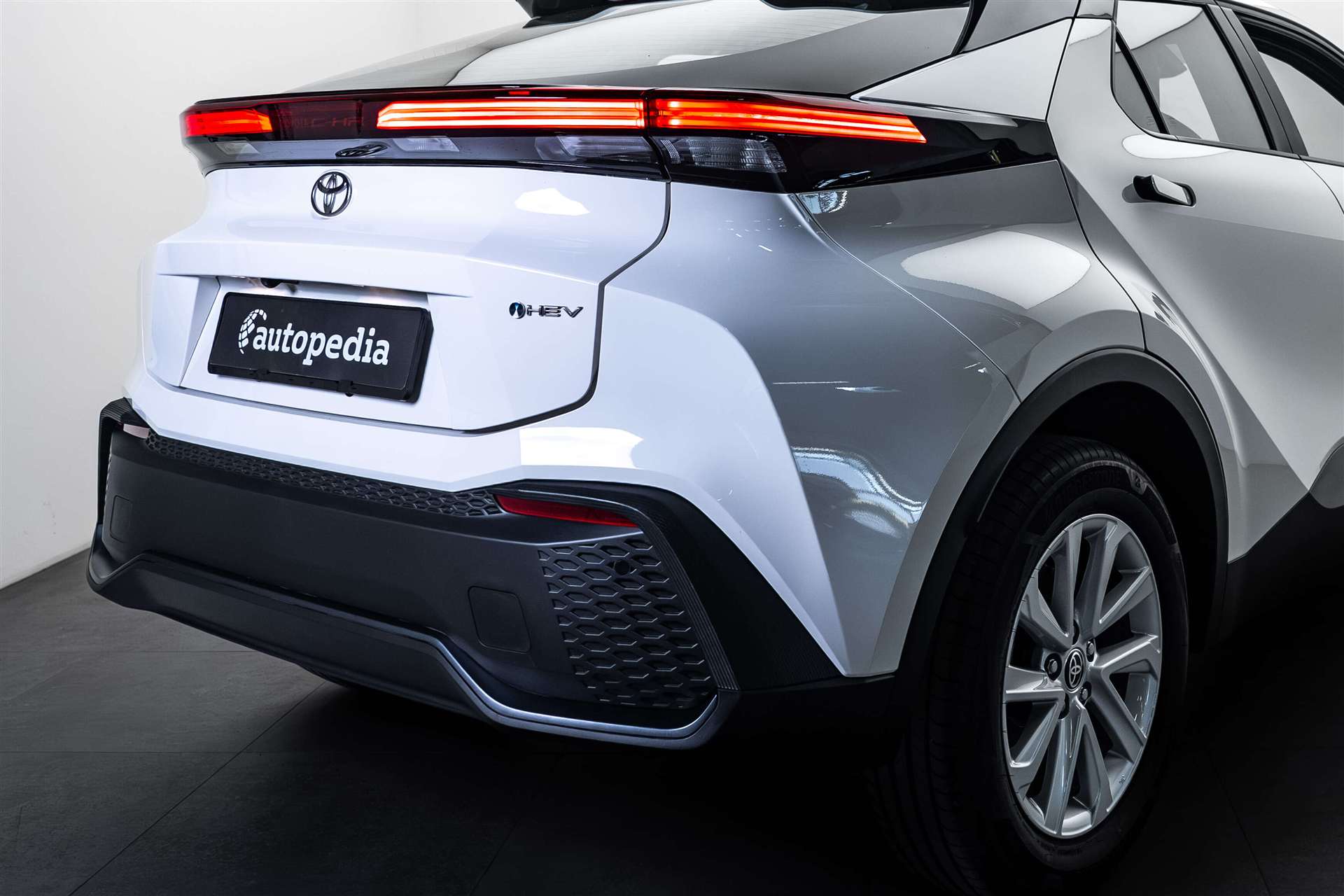 TOYOTA C-HR 1.8 HSD Comfort CVT-Automat-showroom-element-3