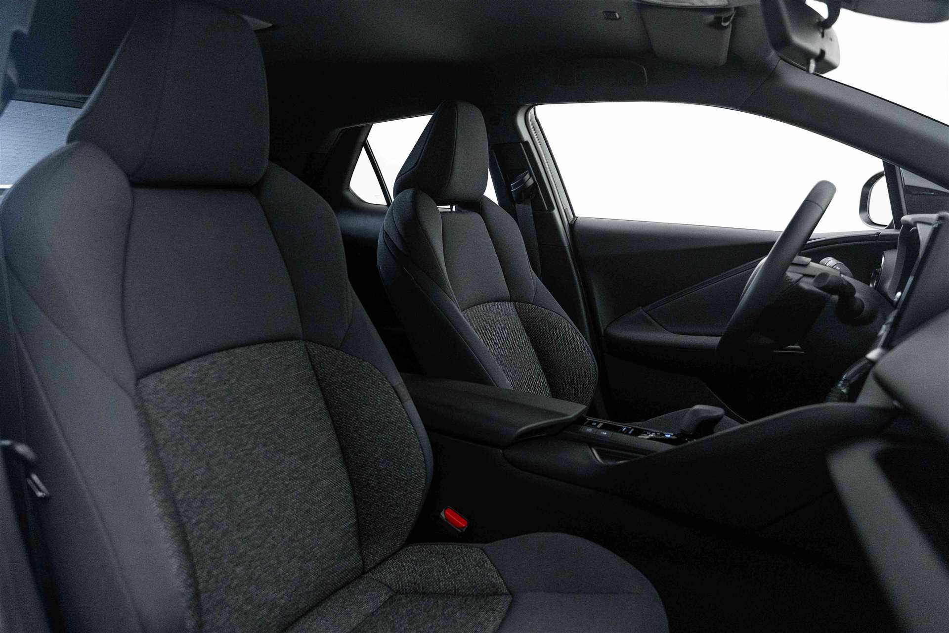 TOYOTA C-HR 1.8 HSD Comfort CVT-Automat-image-11