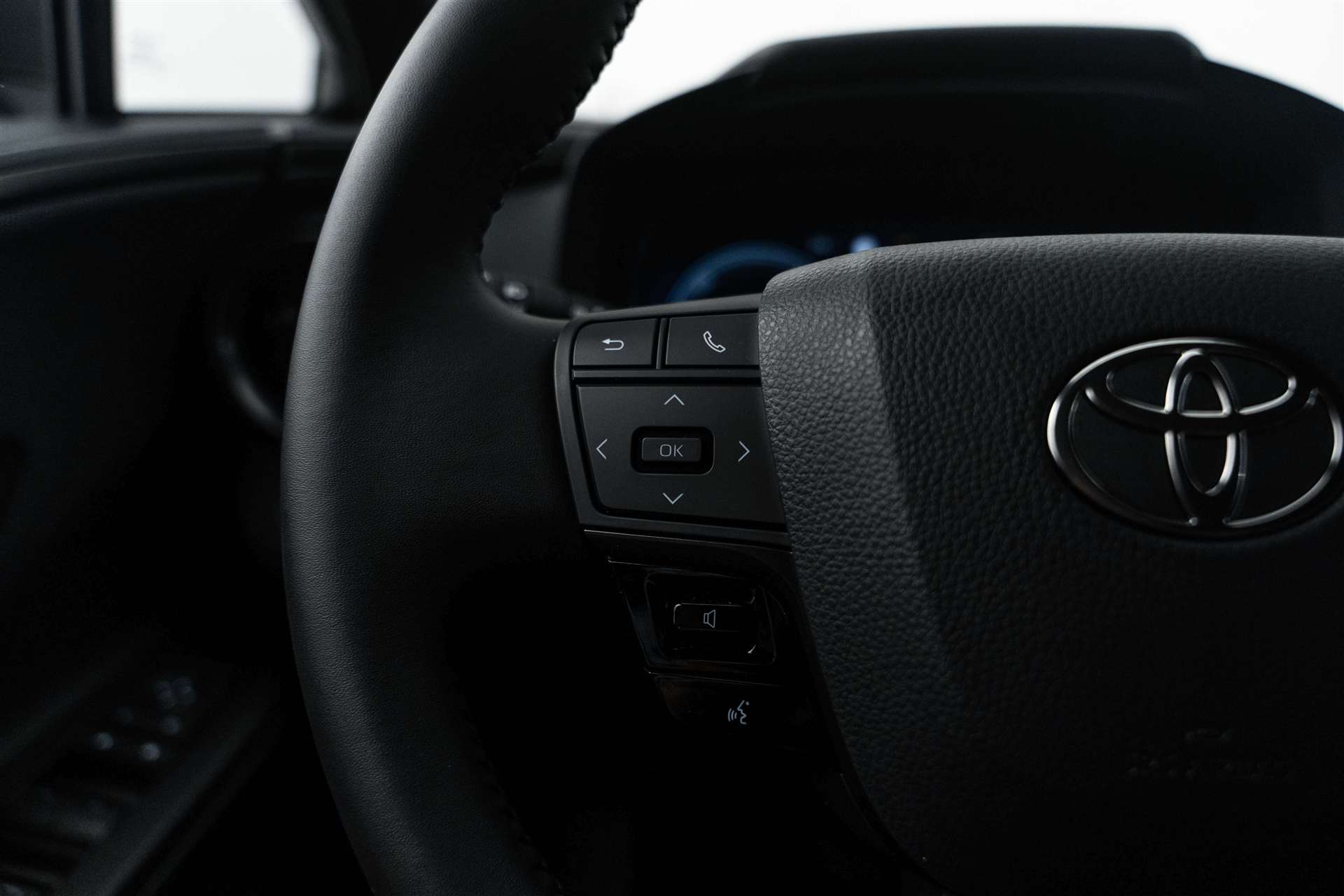 TOYOTA C-HR 1.8 HSD Comfort CVT-Automat-image-14