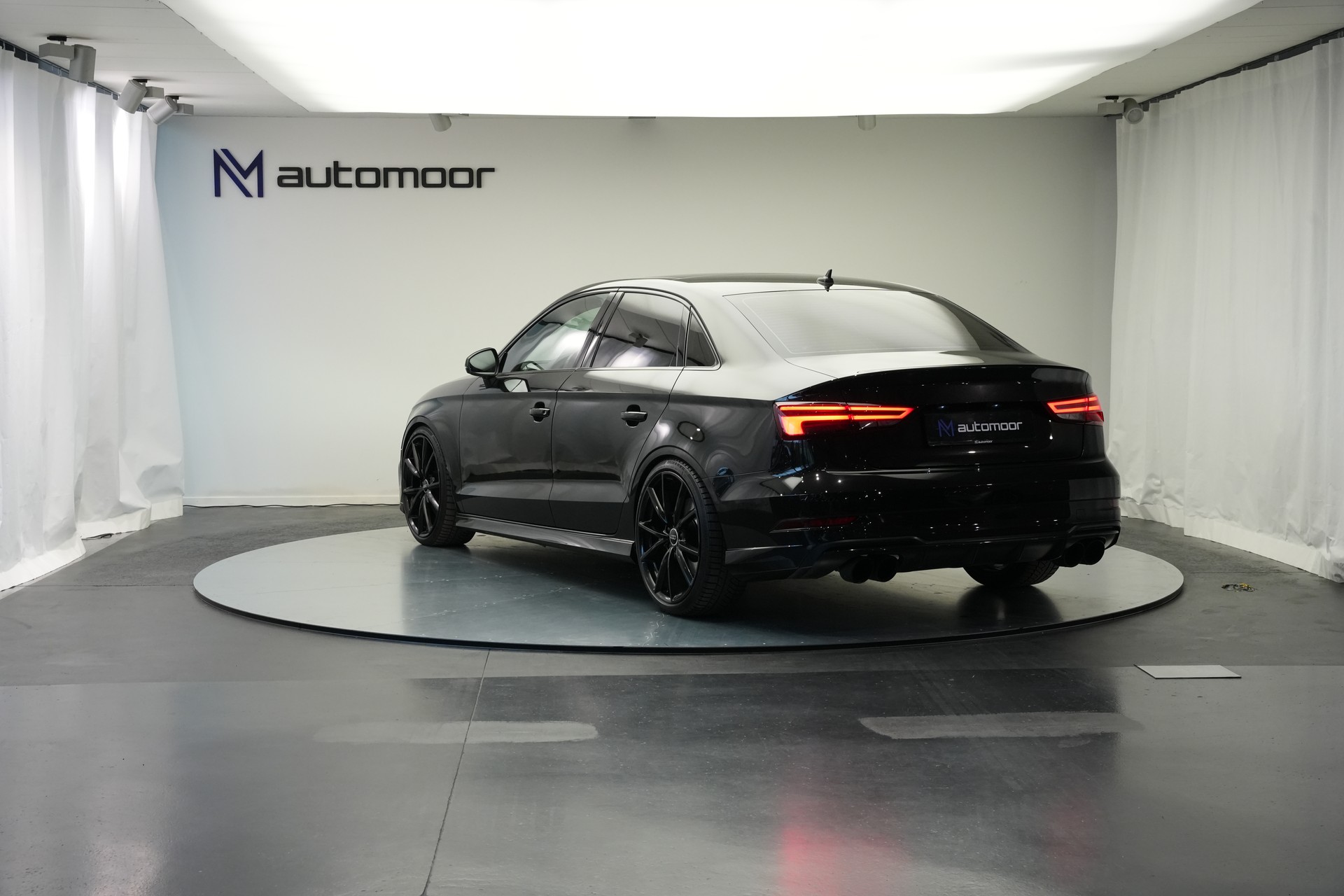 AUDI S3 Limousine 2.0 TFSI quattro S-tronic *Pantherschwarz* *Ego-X Auspuff*-image-6
