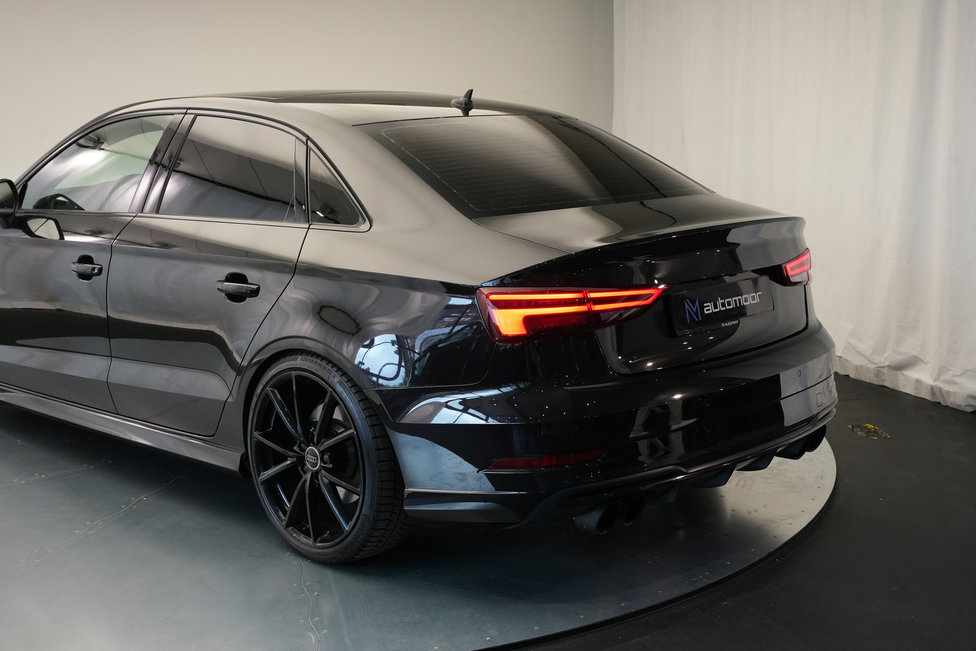 AUDI S3 Limousine 2.0 TFSI quattro S-tronic *Pantherschwarz* *Ego-X Auspuff*-image-34