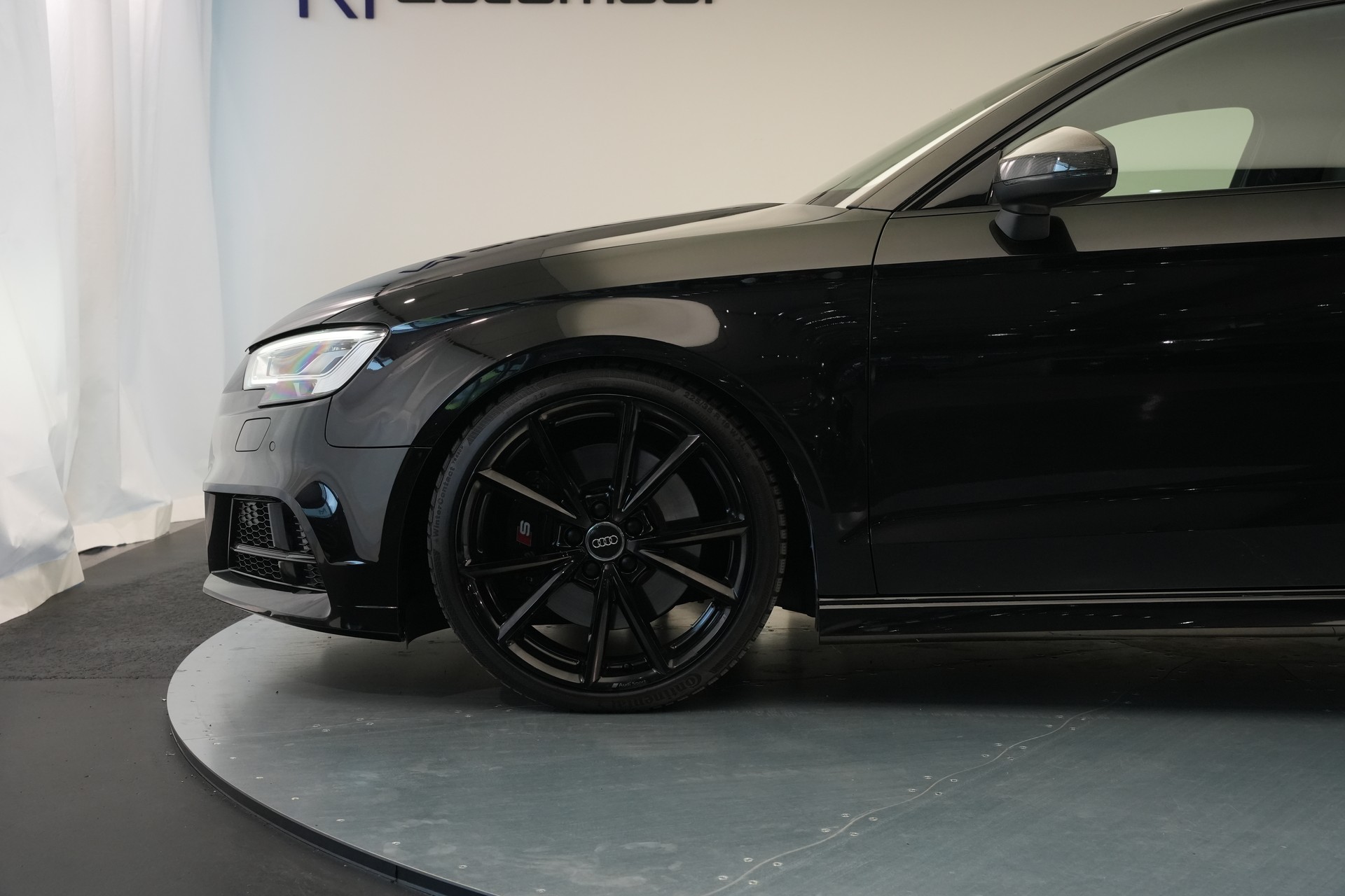 AUDI S3 Limousine 2.0 TFSI quattro S-tronic *Pantherschwarz* *Ego-X Auspuff*-image-35
