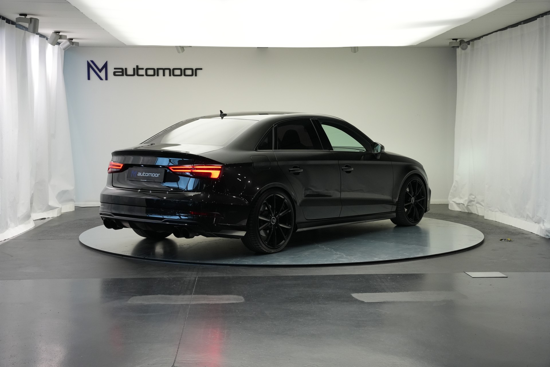 AUDI S3 Limousine 2.0 TFSI quattro S-tronic *Pantherschwarz* *Ego-X Auspuff*-image-4