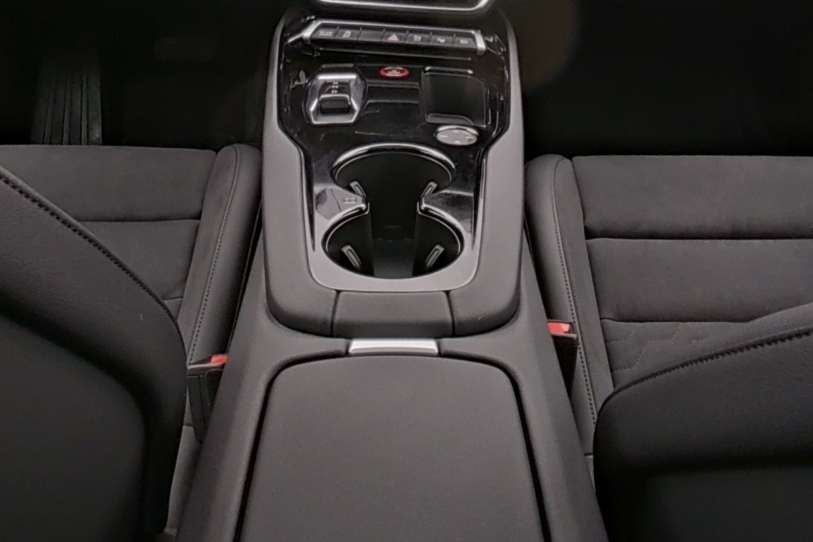 AUDI e-tron GT quattro-image-8