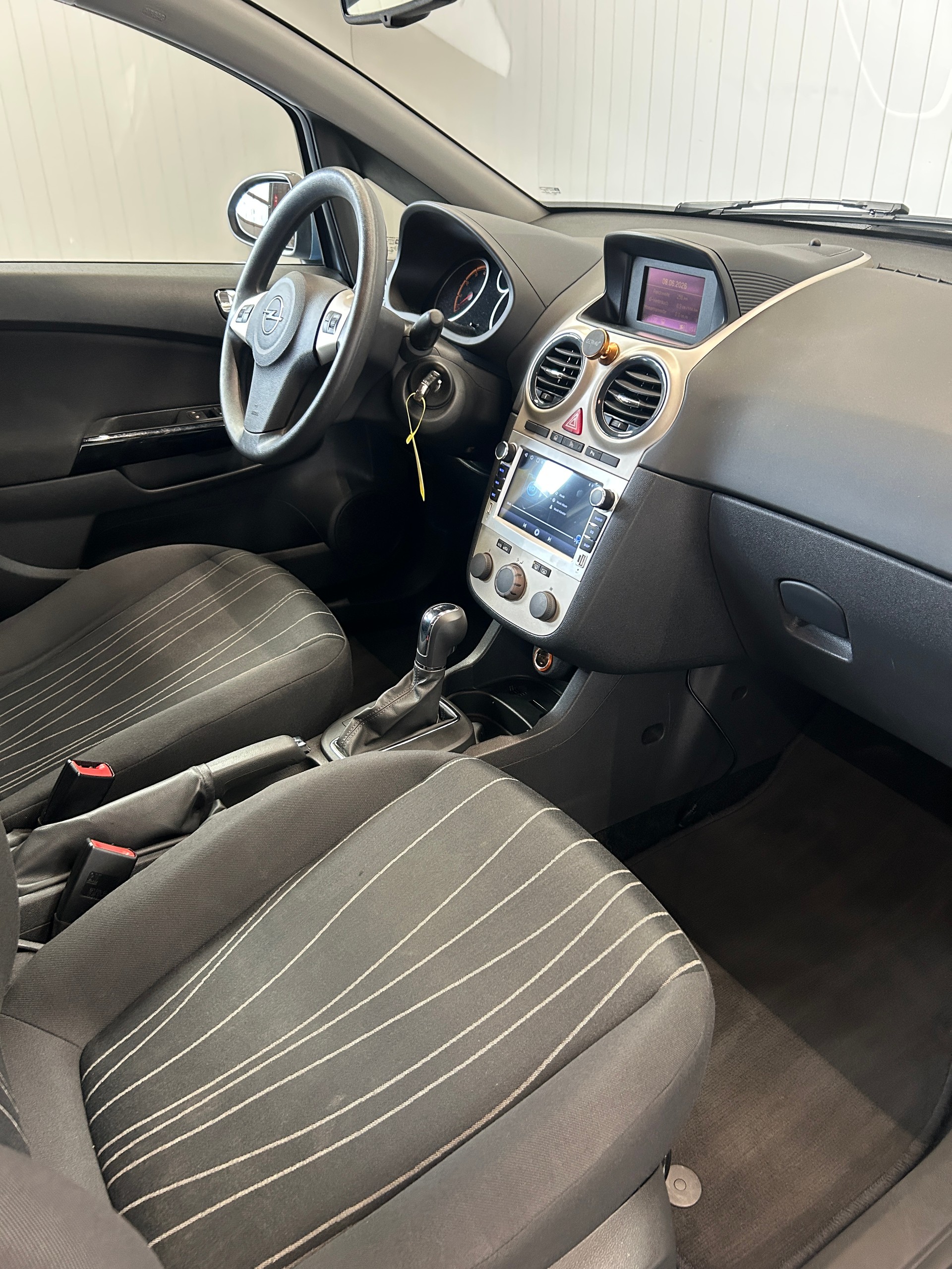 OPEL Corsa 1.4 TP Enjoy-image-10
