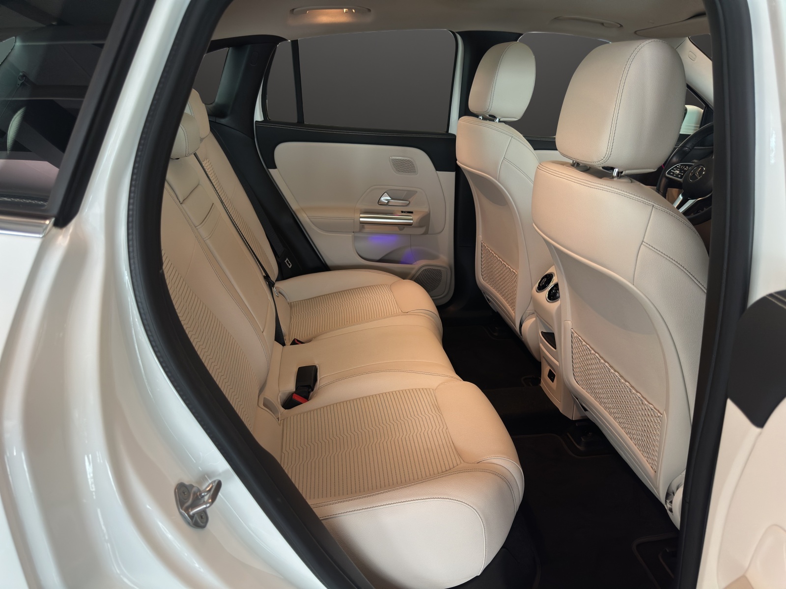 MERCEDES-BENZ EQA 250-image-11