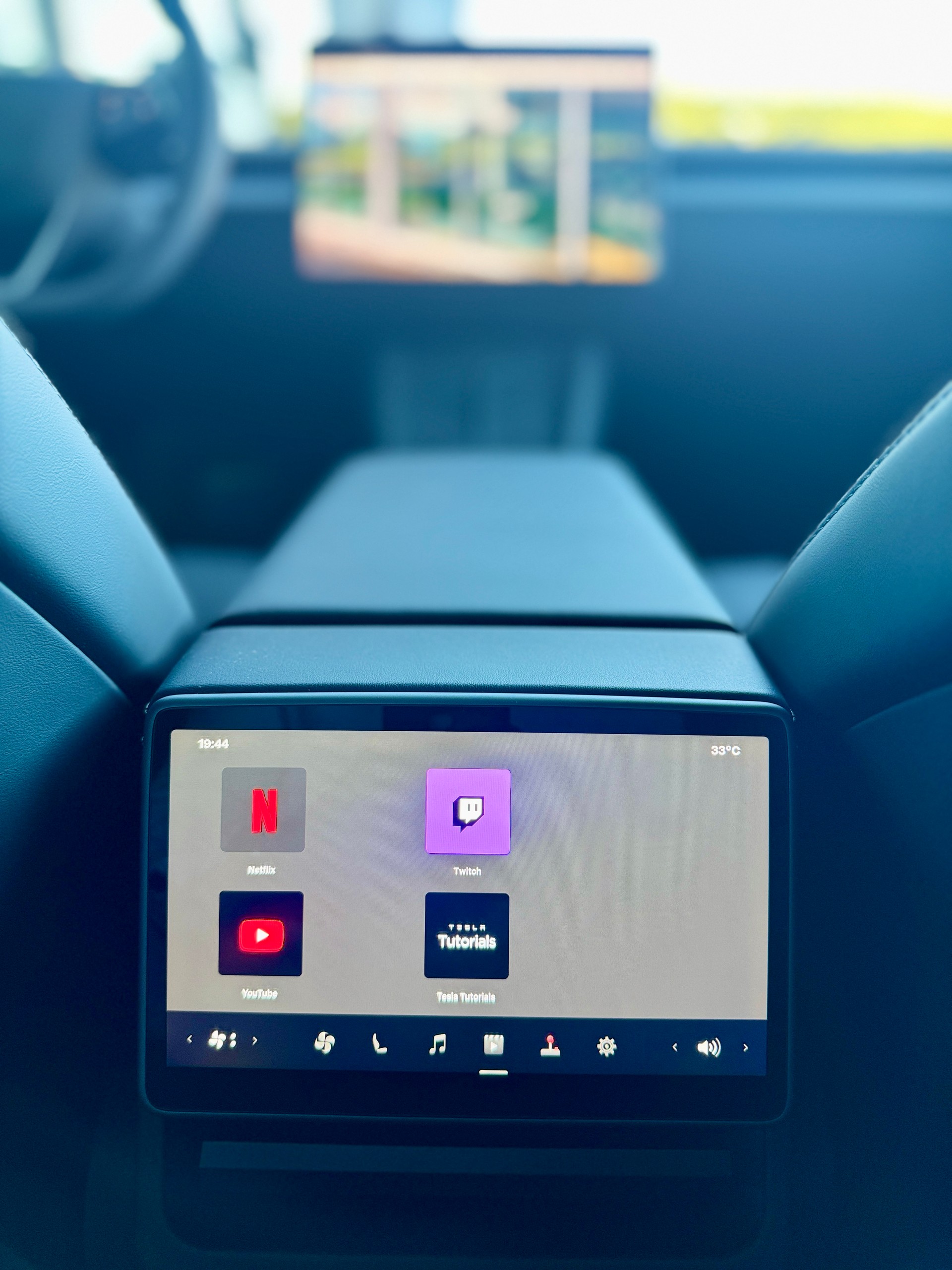 TESLA Model 3 Long Range Dual Motor AWD / Full Self Driving *RESERVIERT*-image-22