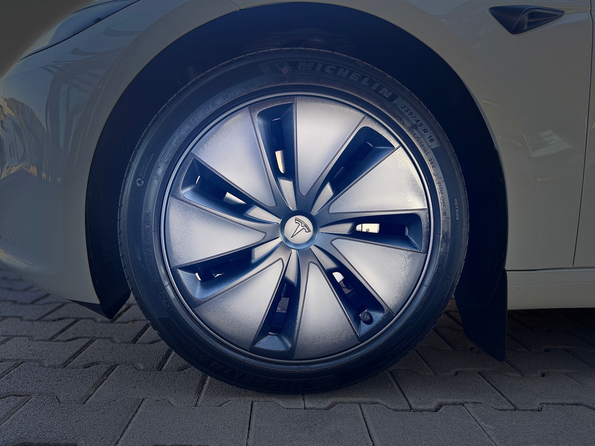 TESLA Model 3 Long Range Dual Motor AWD / Full Self Driving *RESERVIERT*-image-14