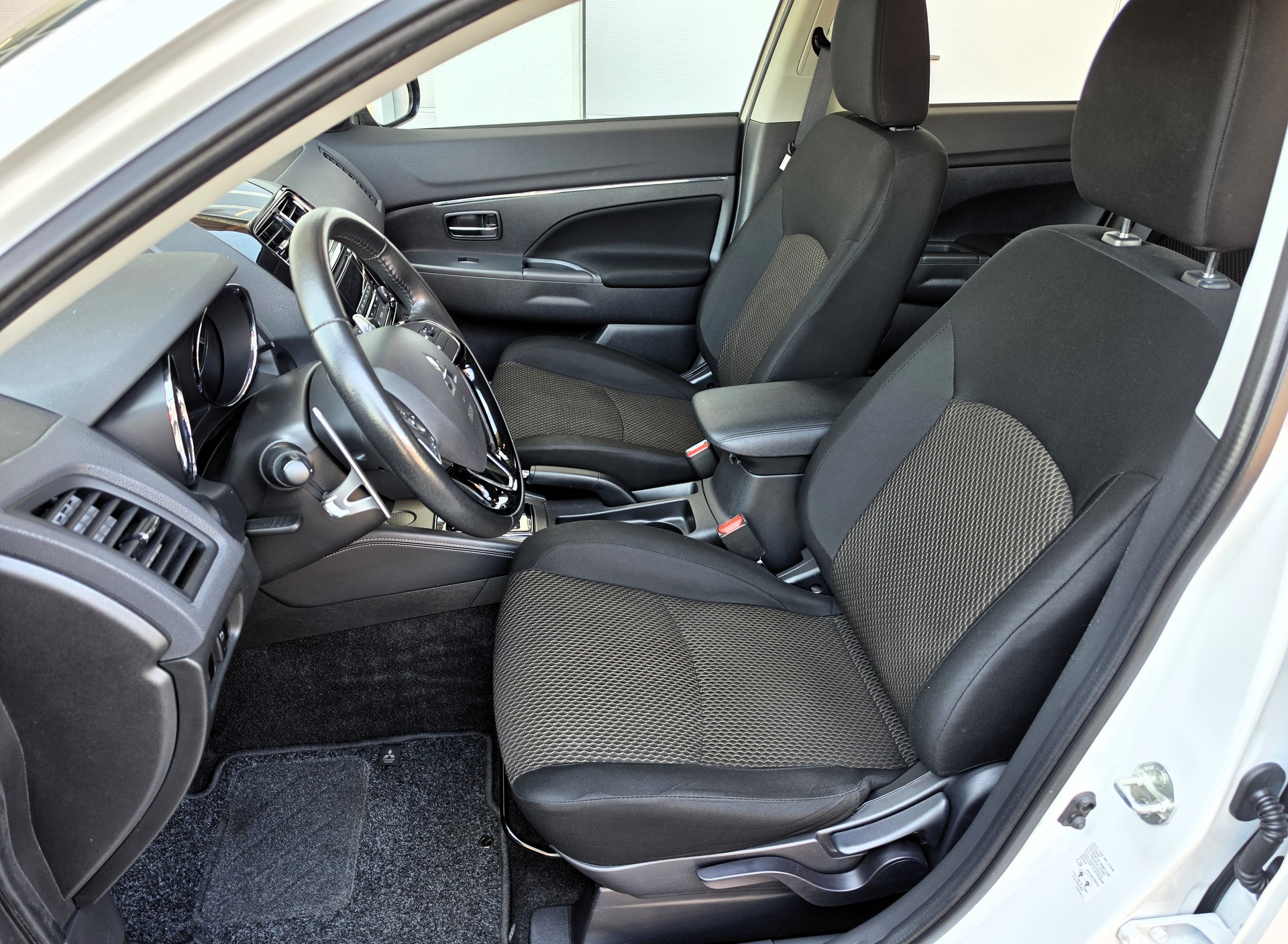 MITSUBISHI ASX 2.0 MIVEC Style 2WD Automat-image-9