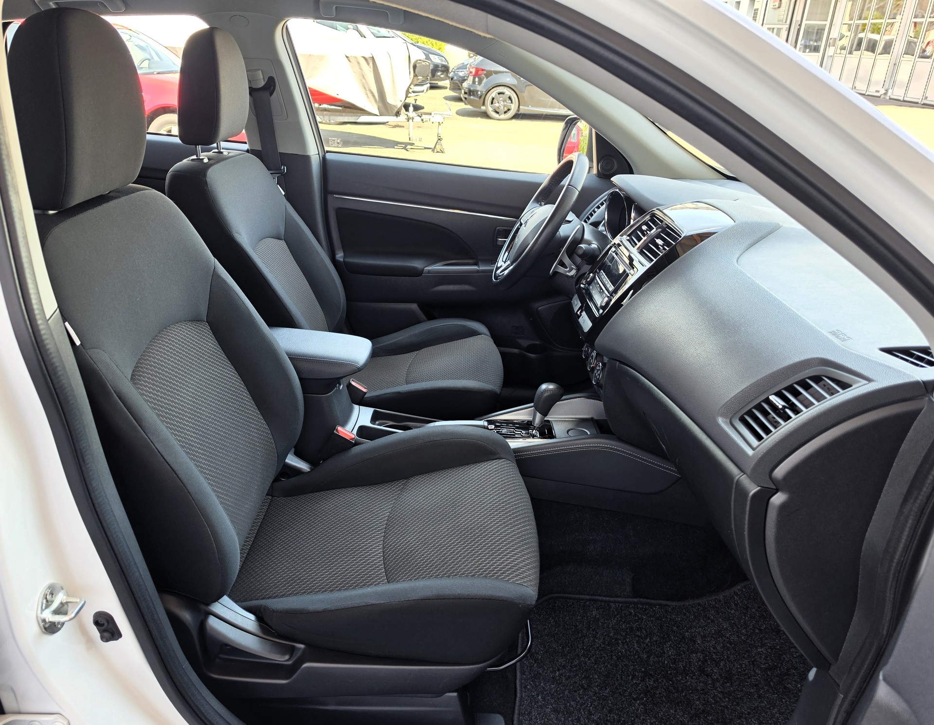 MITSUBISHI ASX 2.0 MIVEC Style 2WD Automat-image-5