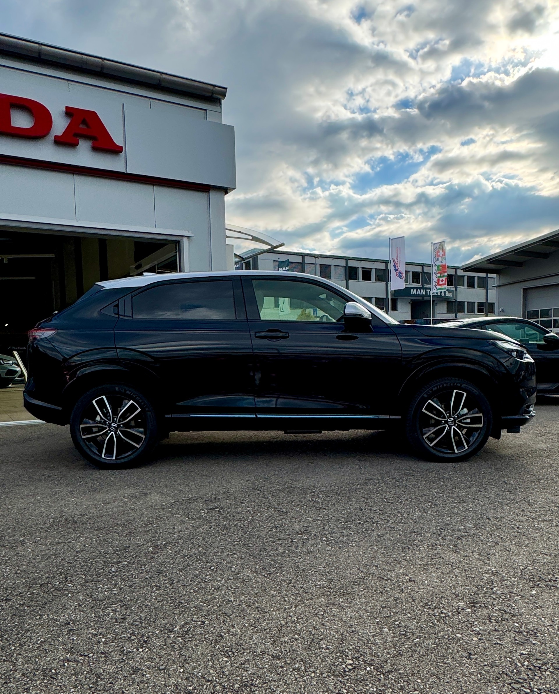 HONDA HR-V 1.5i-MMD Advance Style Plus CVT Modell 2027 1.9% Leasing Aktion unschlagbar mit 8 Jahren Garantie-showroom-element-3