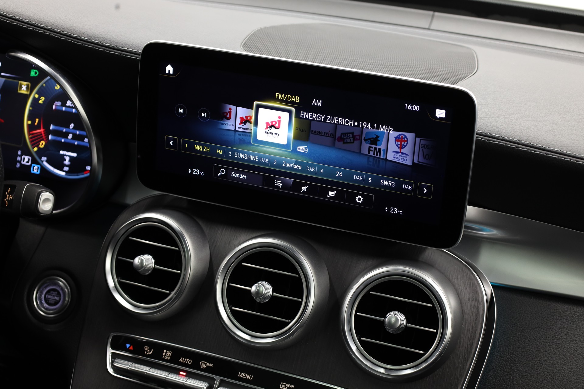 MERCEDES-BENZ GLC 43 AMG 4m-image-18
