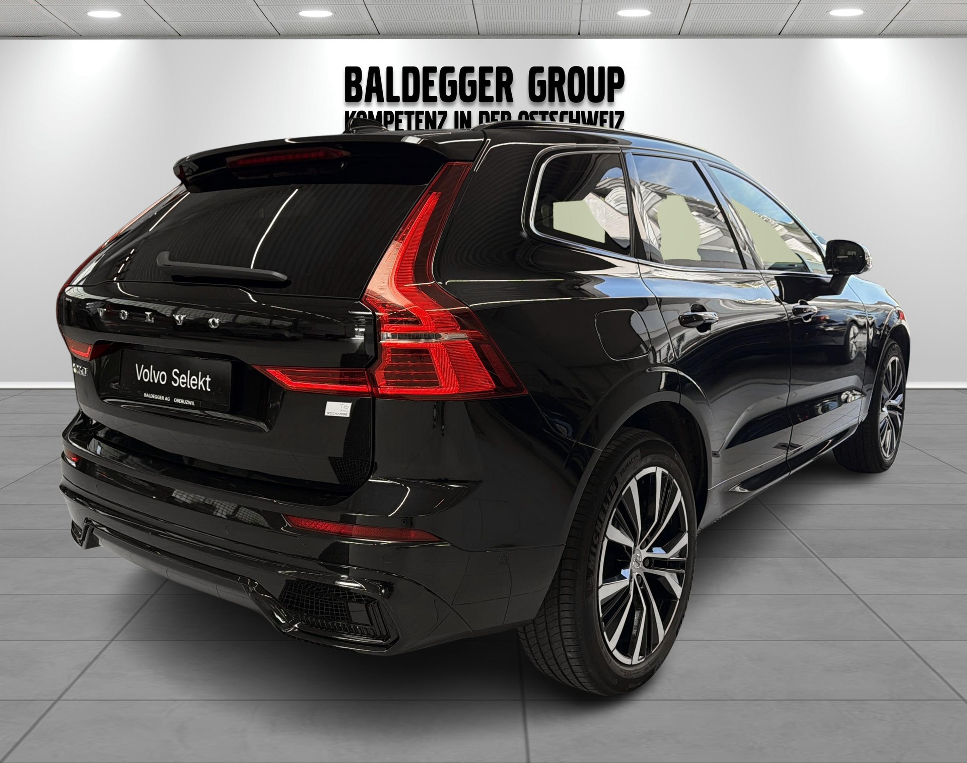 VOLVO XC60 2.0 T6 TE R-Design eAWD-showroom-element-2
